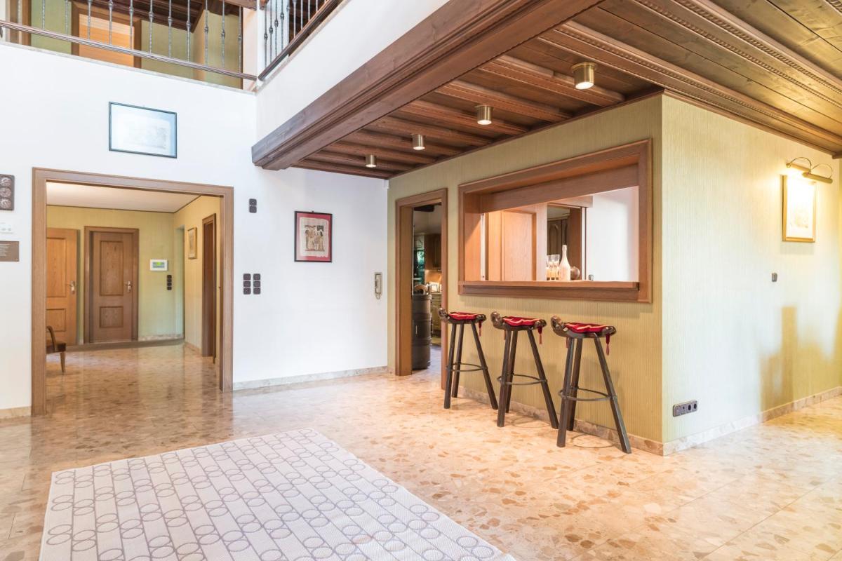 Yes, it is RETRO - Big Villa with Indoor Pool