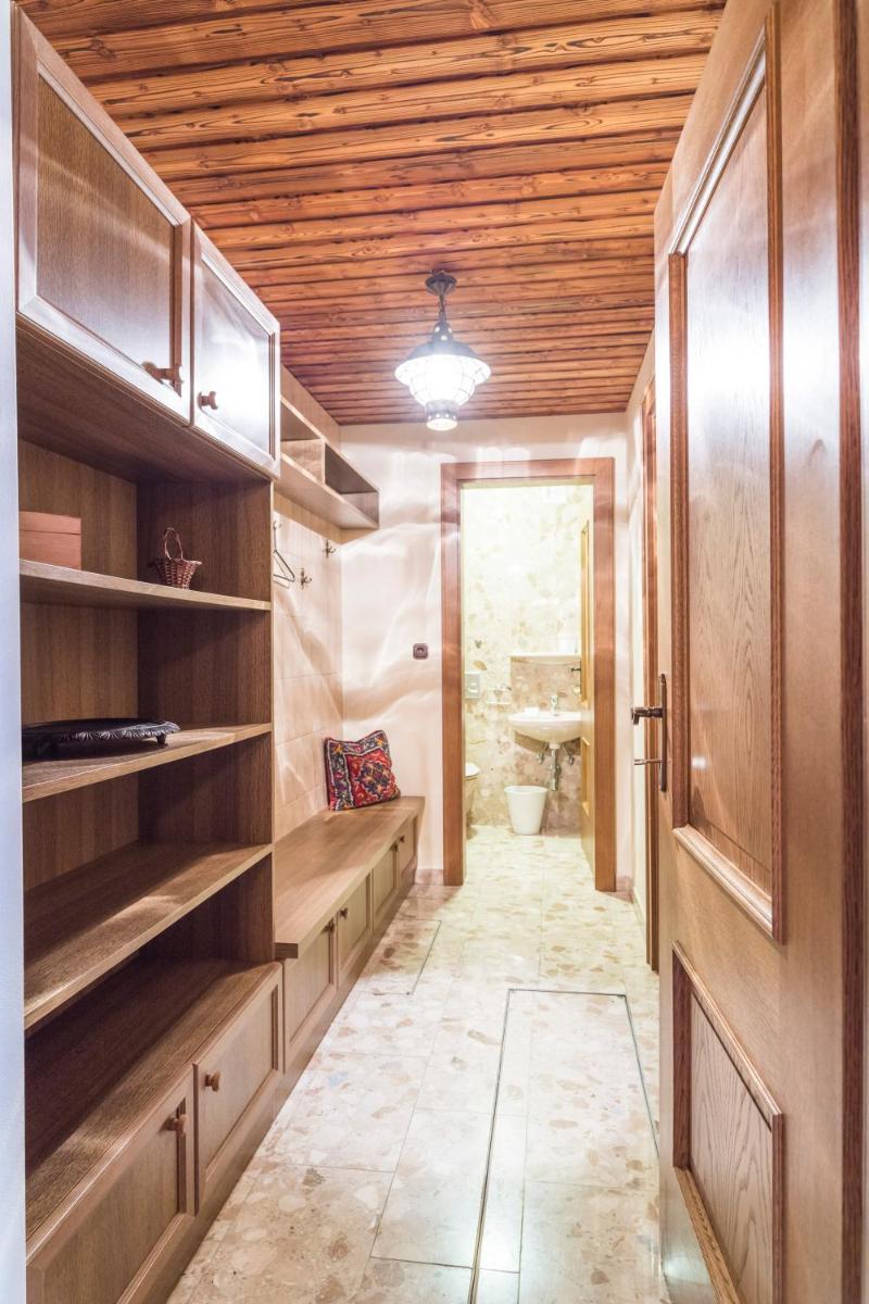 Yes, it is RETRO - Big Villa with Indoor Pool