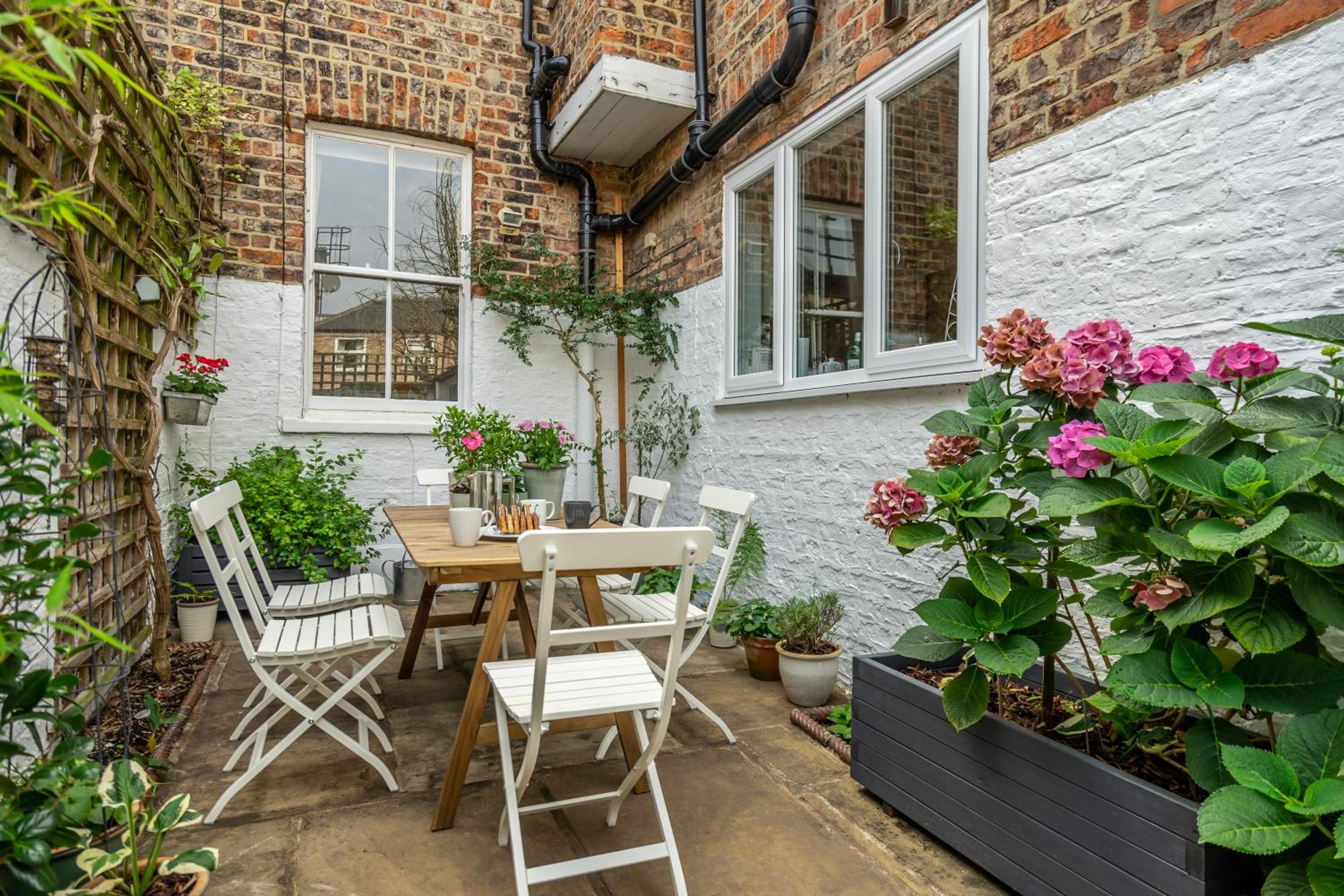 25 Avenue Terrace photo 2