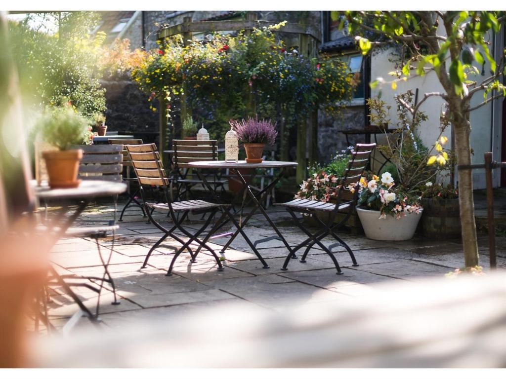 Shepton Mallet Vacations - The Oakhill Inn - Property Image 2