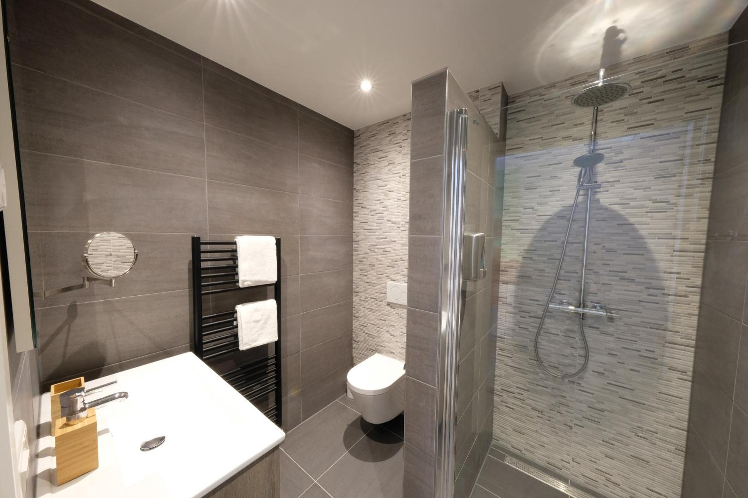 Beautiful 60m2 One-Bedroom Apartment with Terrace - WA7A view 3