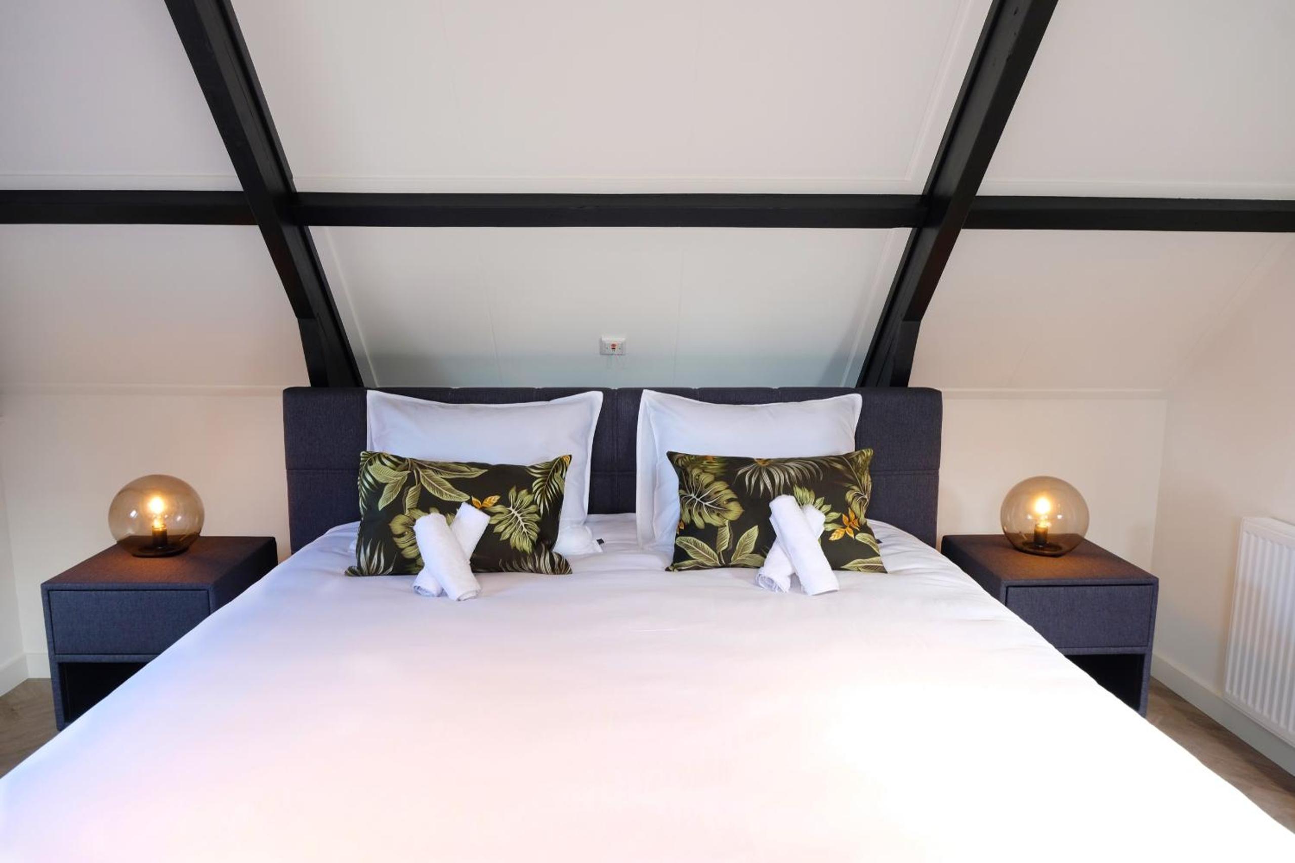 Fantastic 90m2 Two-Bedroom Apartment with Terrace - WA7B view 3