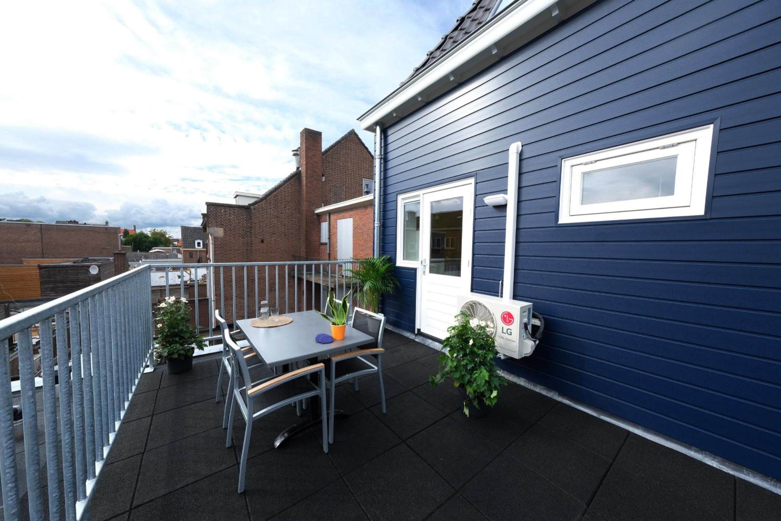 Fantastic 90m2 Two-Bedroom Apartment with Terrace - WA7B view 2