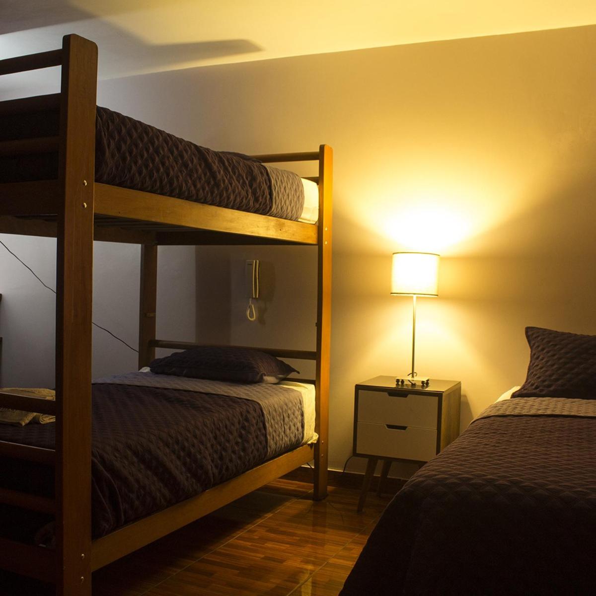 Montreal Hostal