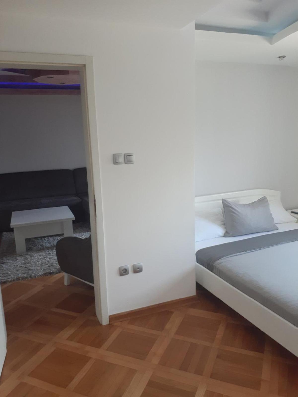 Loznicki stan na dan 2 - stan na dan Loznica view 2