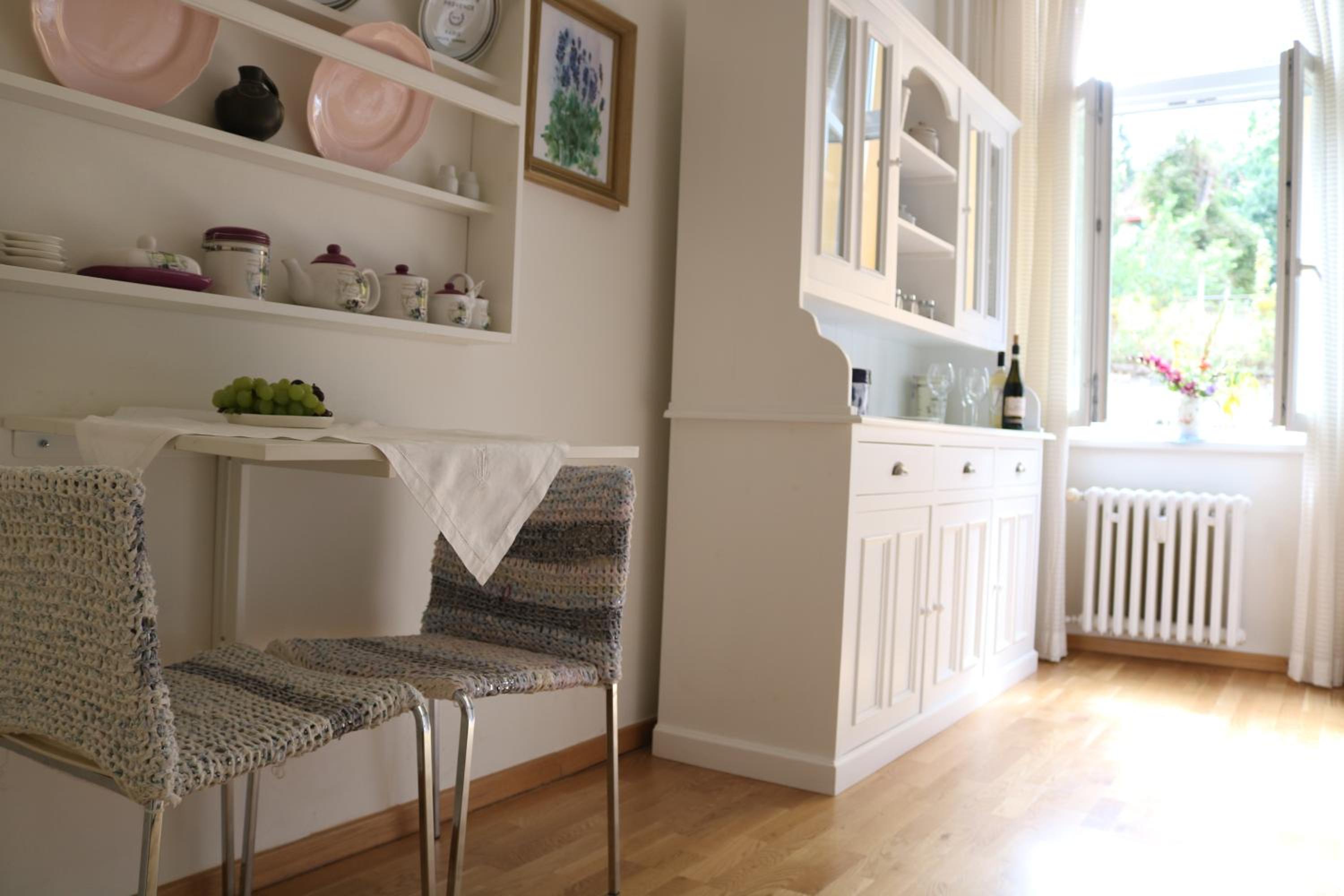 Retro big Apartment with two balconies and lift