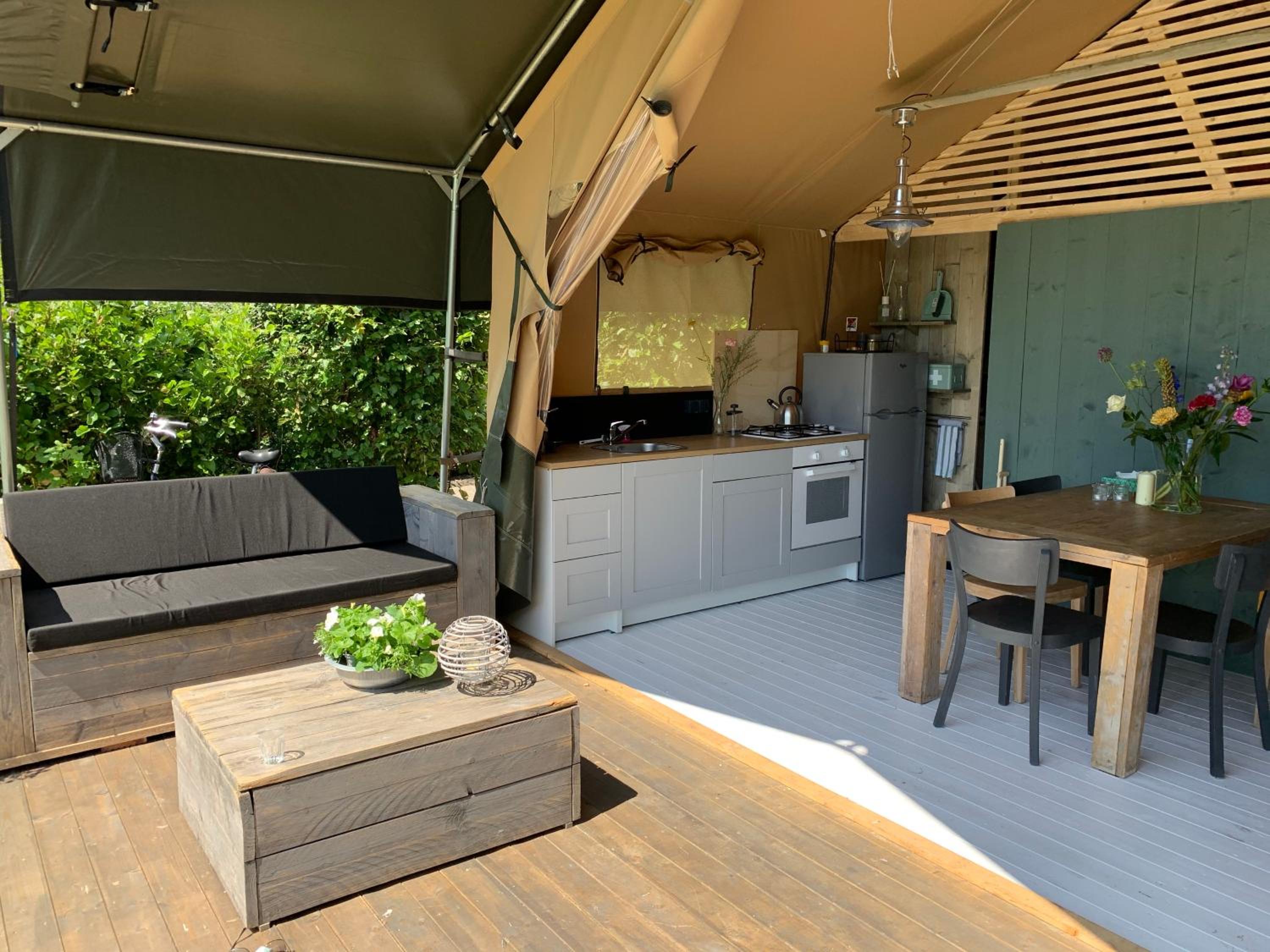 Glamping aan de Plas view 2