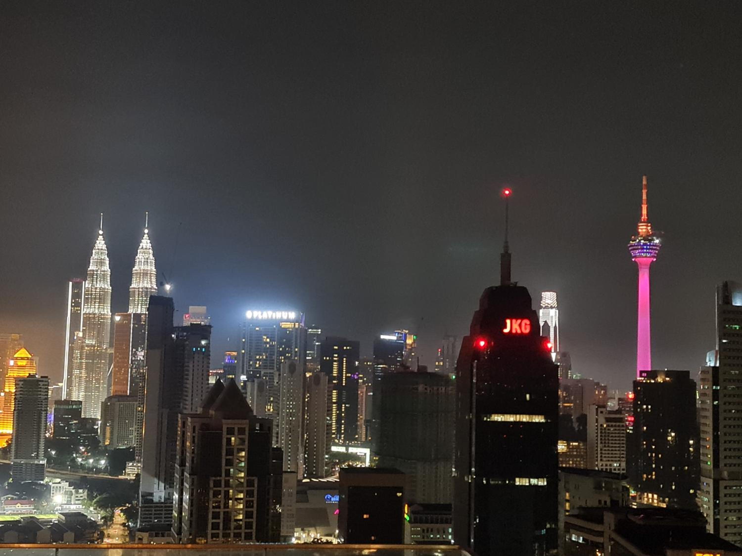 Regalia Residence KLCC View by iLuxHome