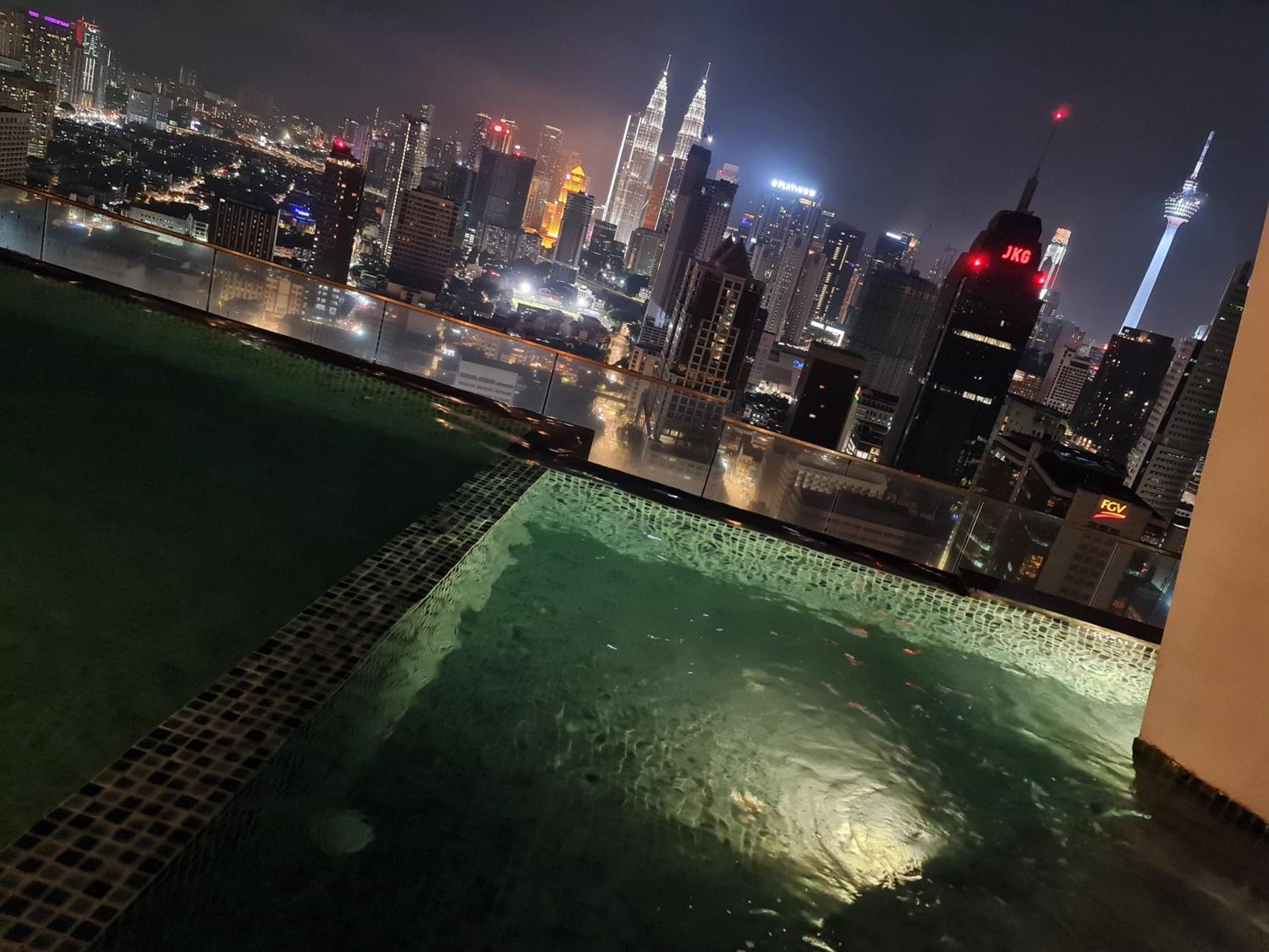 Regalia Residence KLCC View by iLuxHome