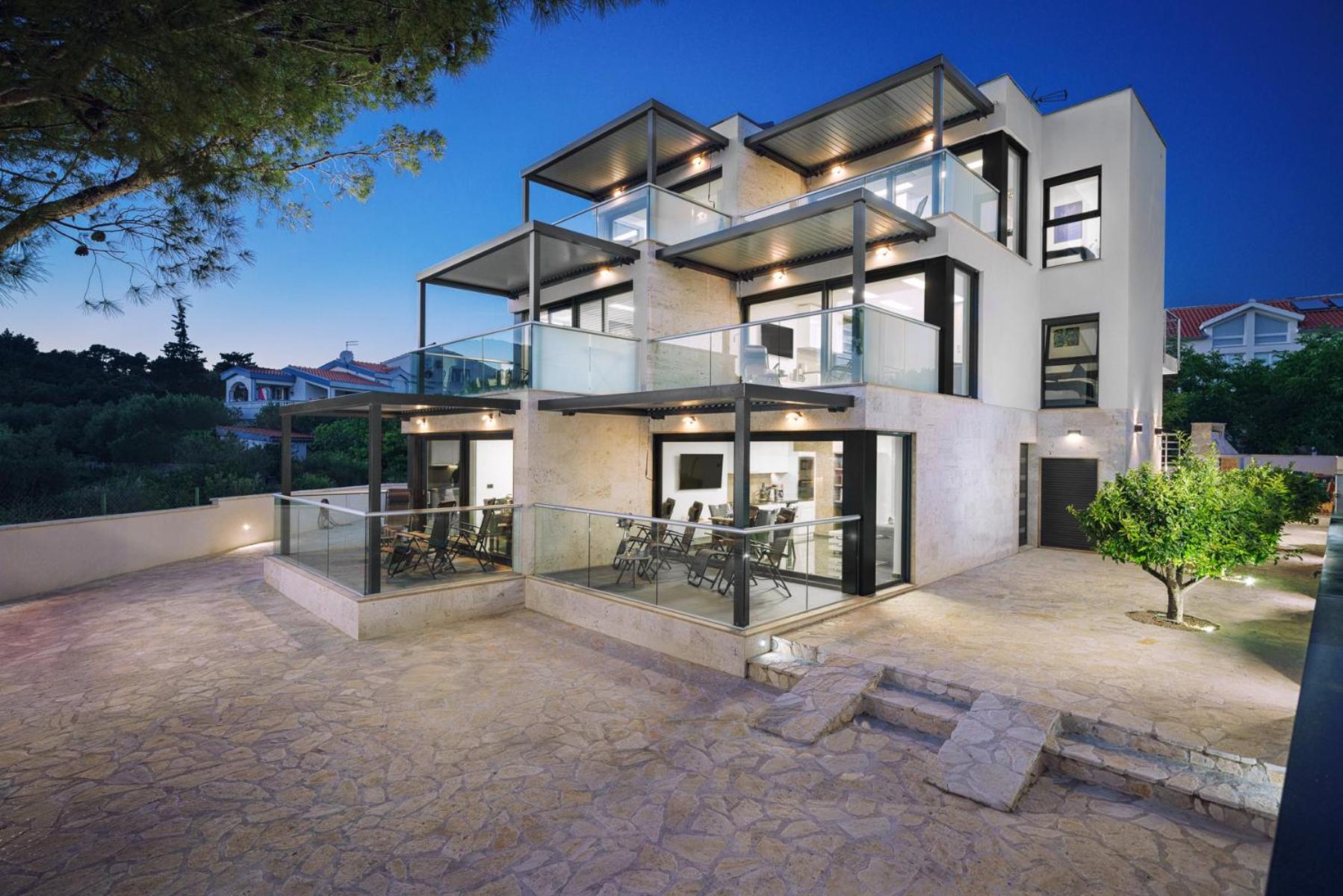 Hotel Alexandra Apartments - Image 1