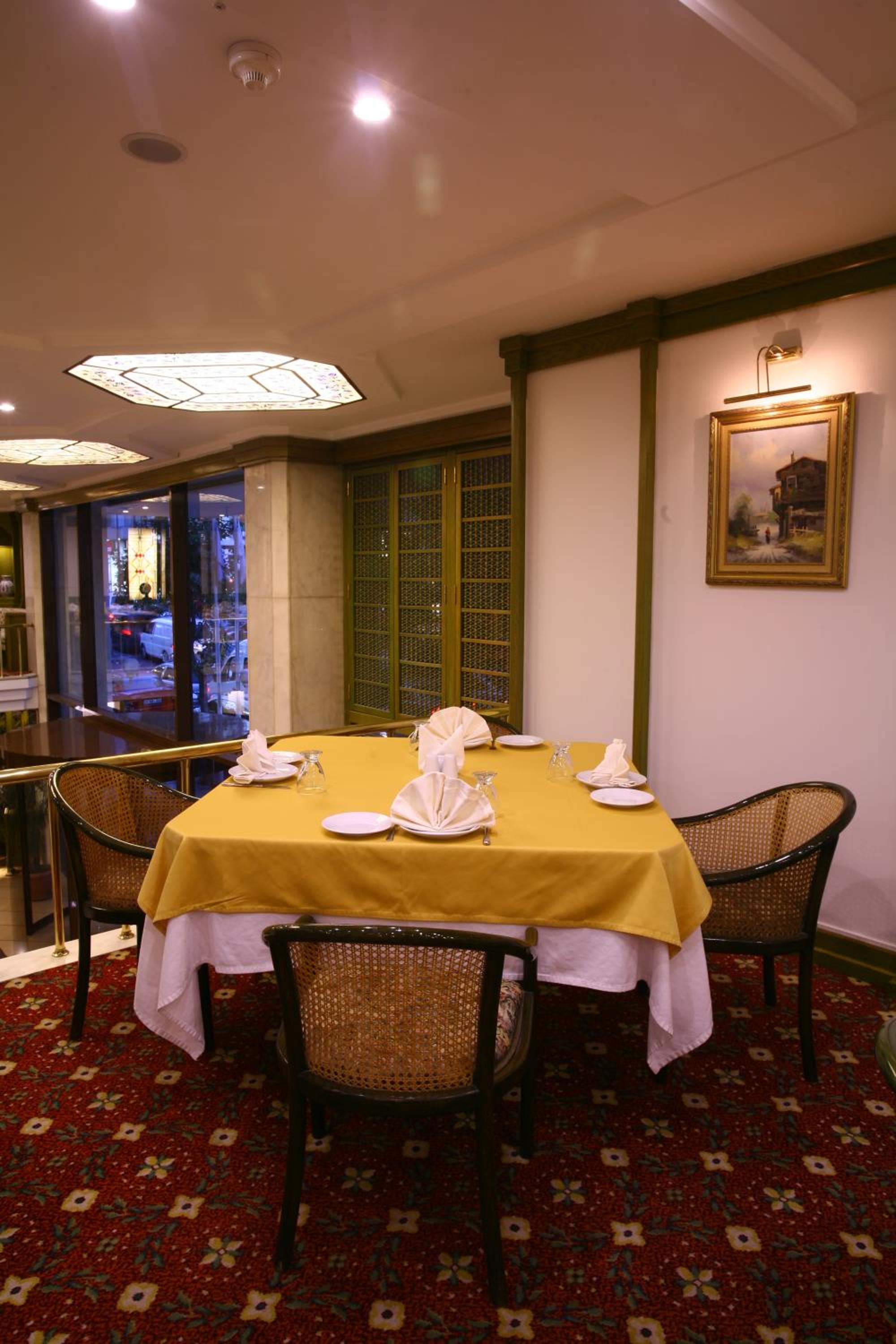 Istanbul Royal Hotel - Image 10