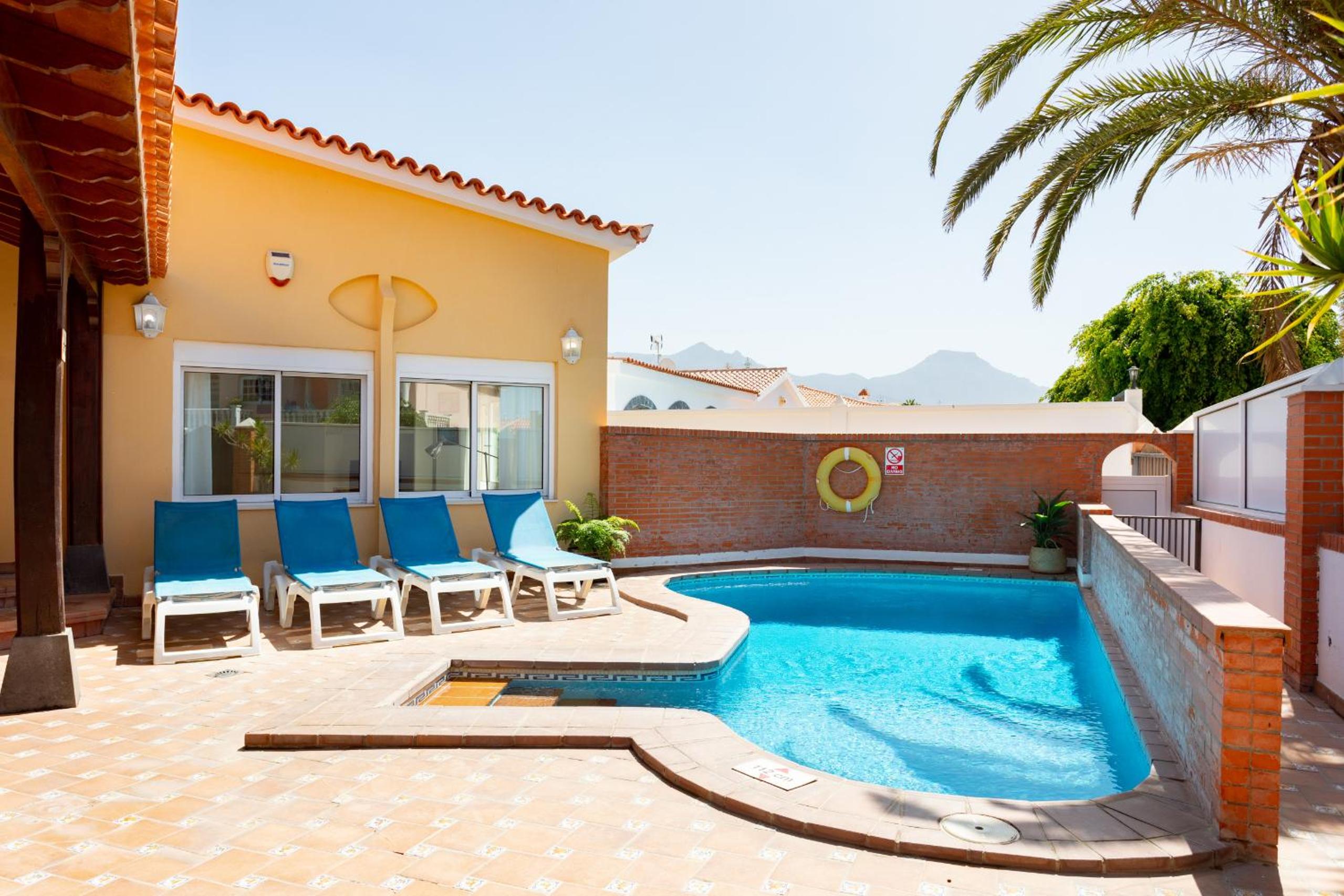 Casa Ajabo with heateable pool view 3