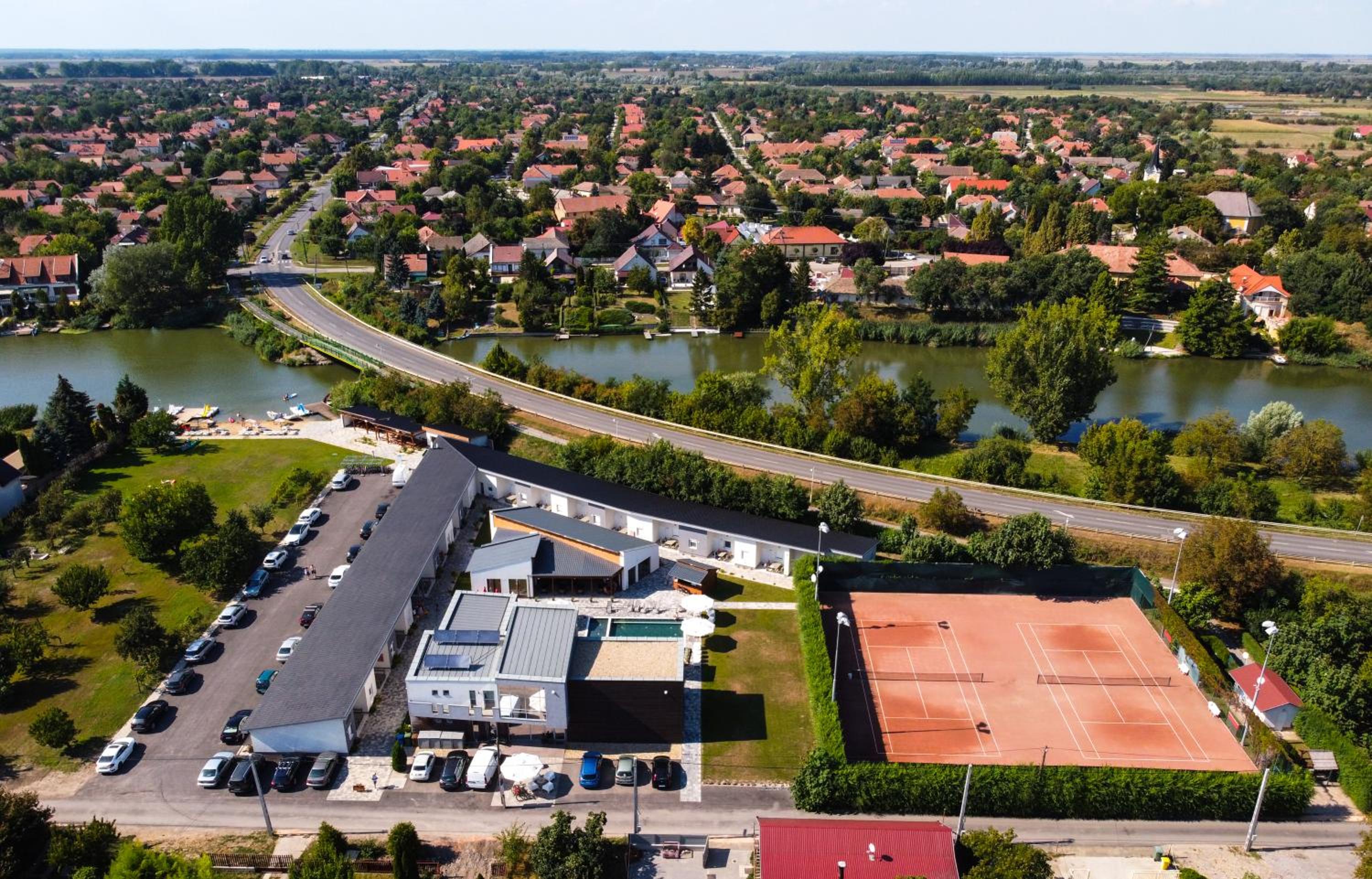 Füzeskerti Apartmanház view 3