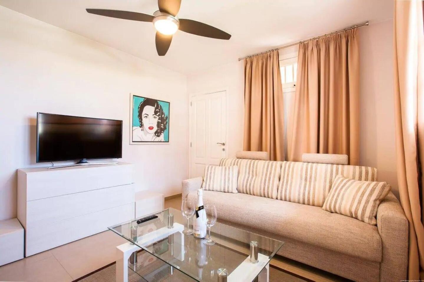 1 Bedroom Apartment for 4 people in Tenerife view 2