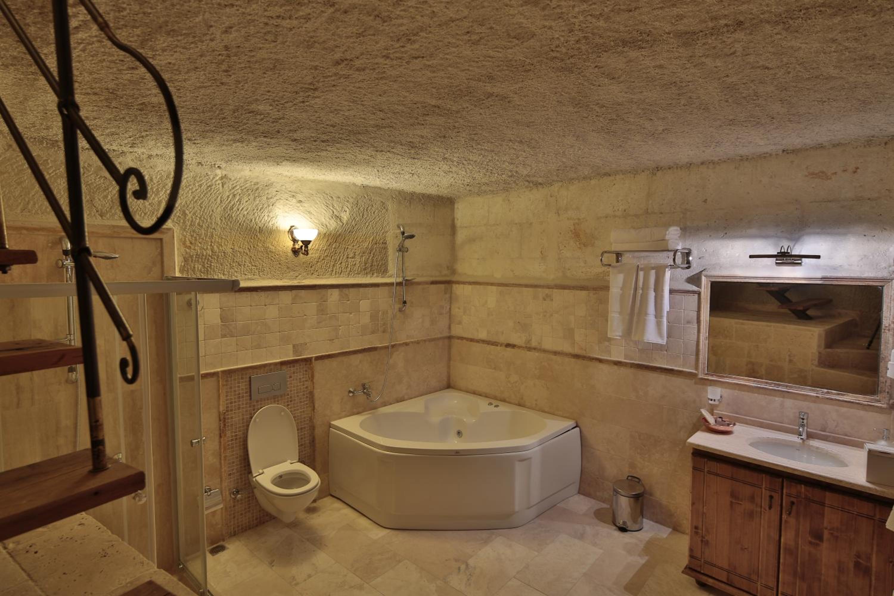 Harman Cave Hotel - Image 58