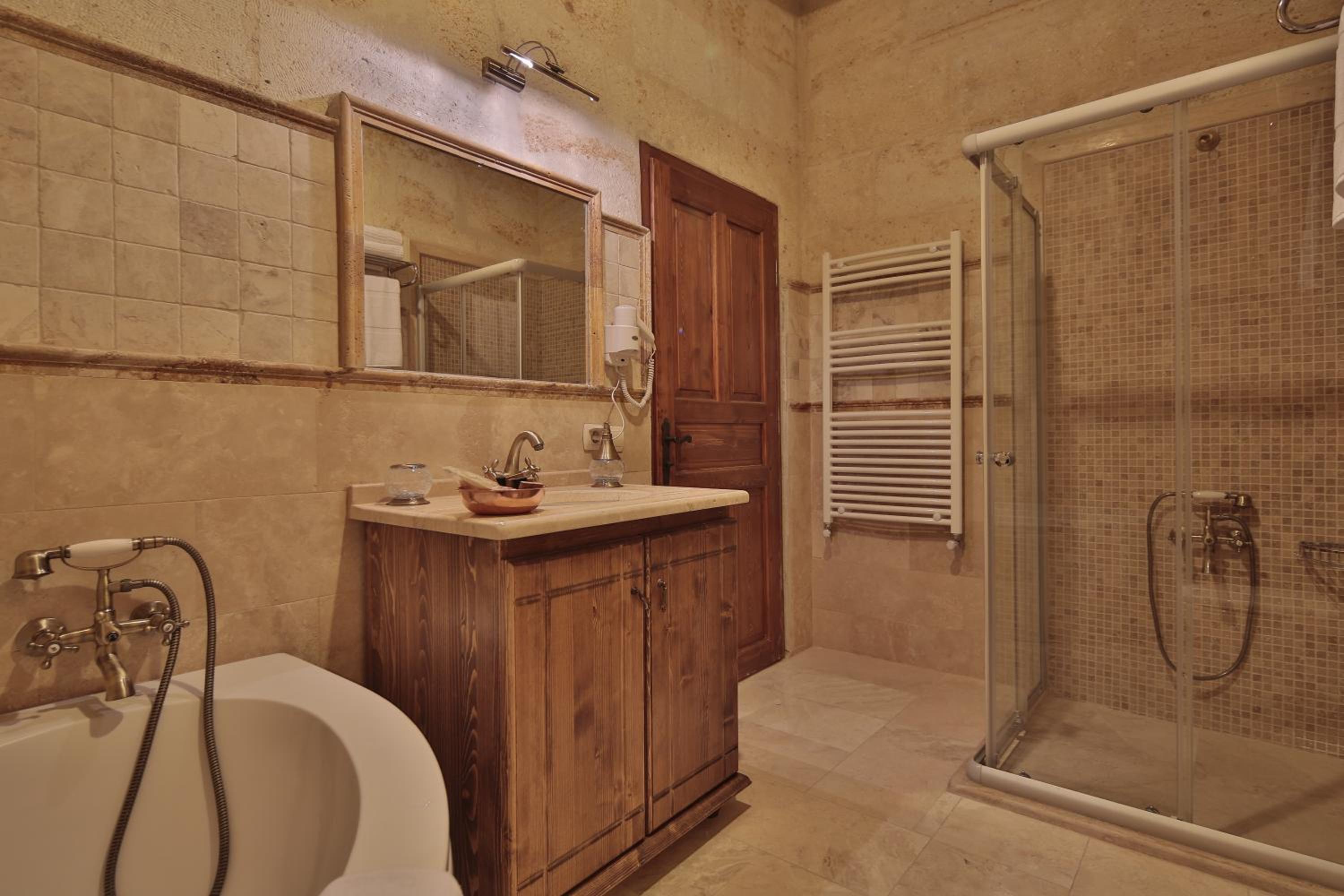 Harman Cave Hotel - Image 59