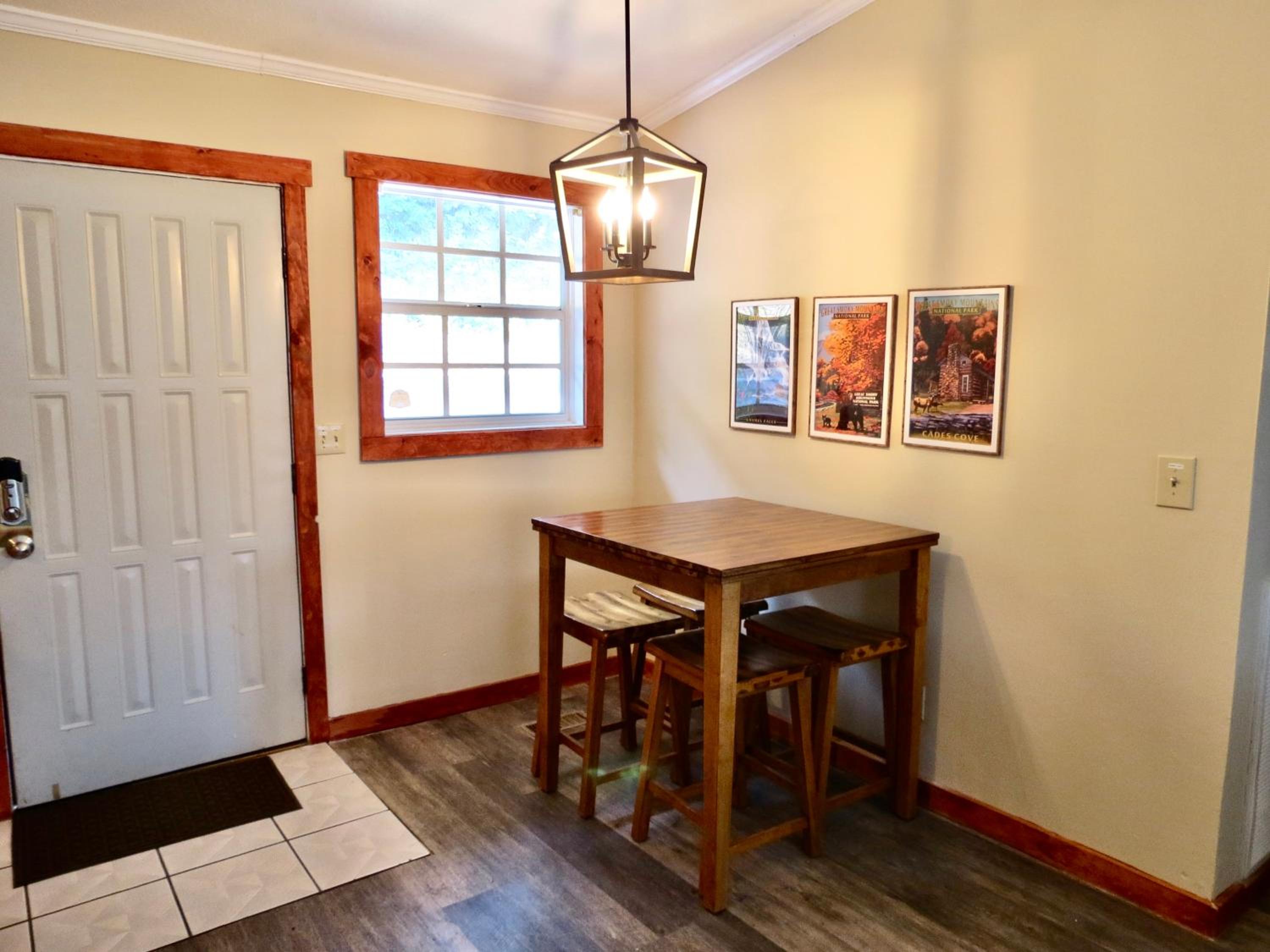 Million Dollar Views! 4 Bedroom, Sleeps 9, close to National Park and 5 mi to Gatlinburg! view 5