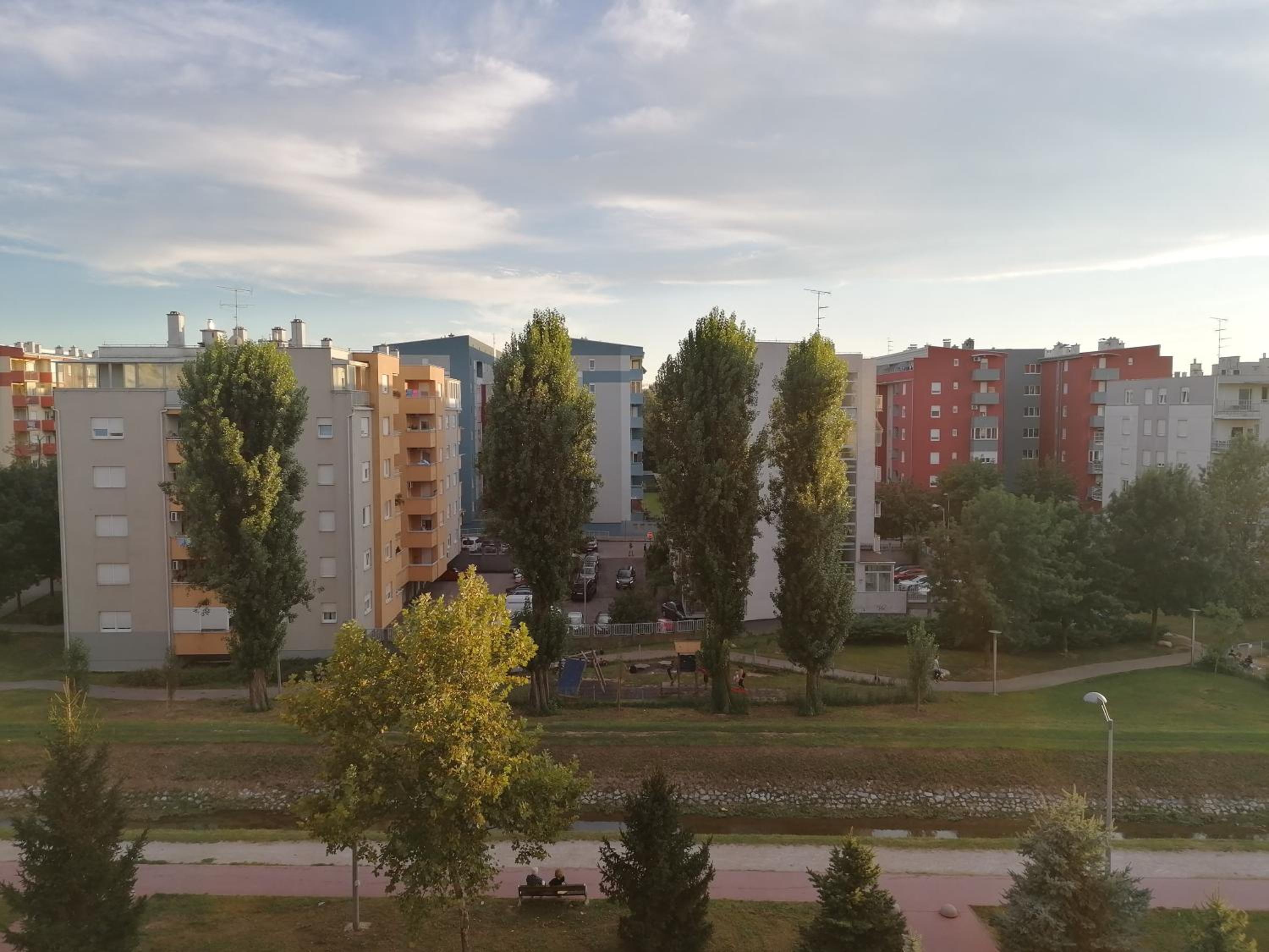 Apartman Zelena Oaza-SelfCheckIns parking free view 5