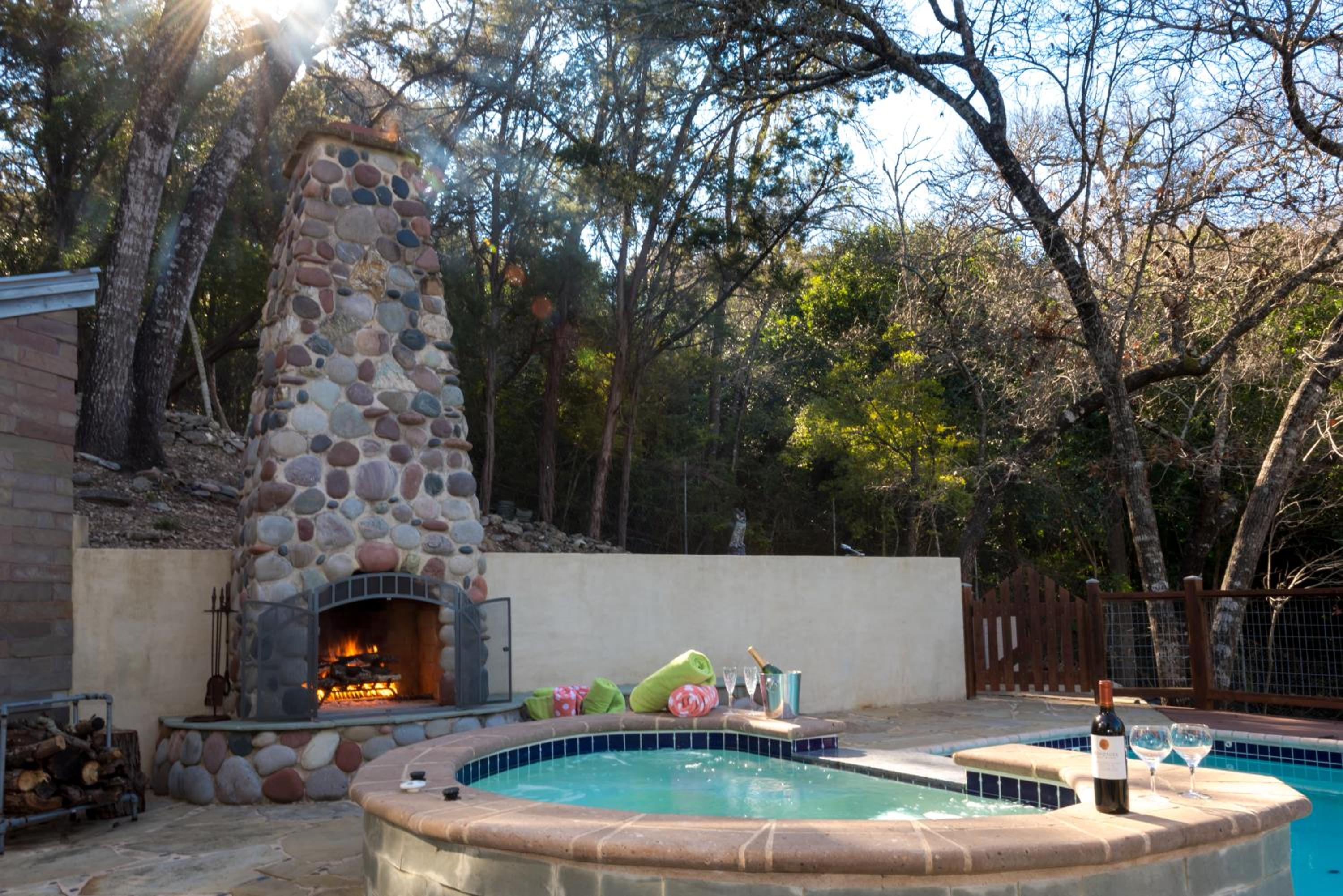 The Rivery Retreat, Choose from Luxury Guesthouse Cabin OR Poolside Suite in Lake Austin Hill Country - Image 3