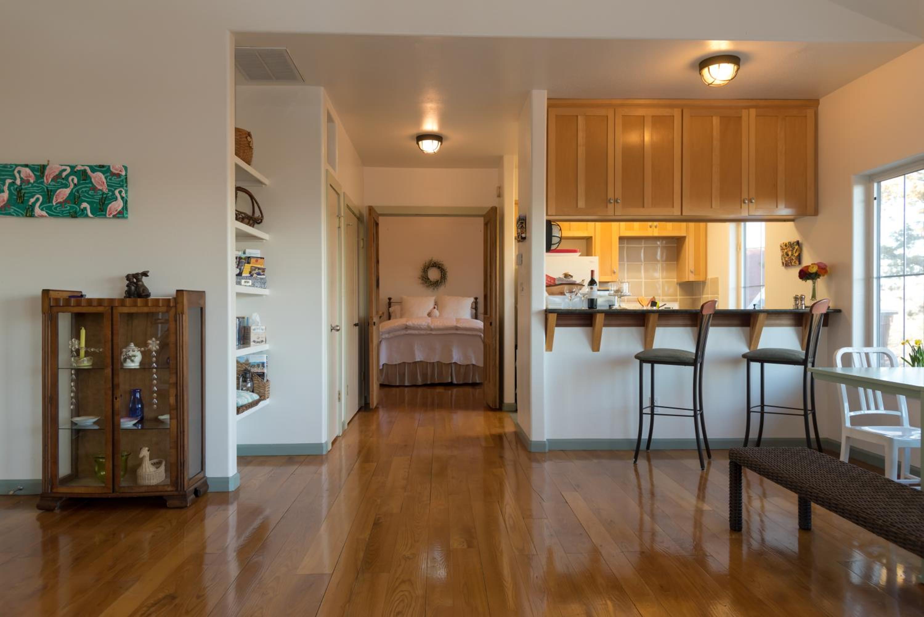 The Rivery Retreat, Choose from Luxury Guesthouse Cabin OR Poolside Suite in Lake Austin Hill Country