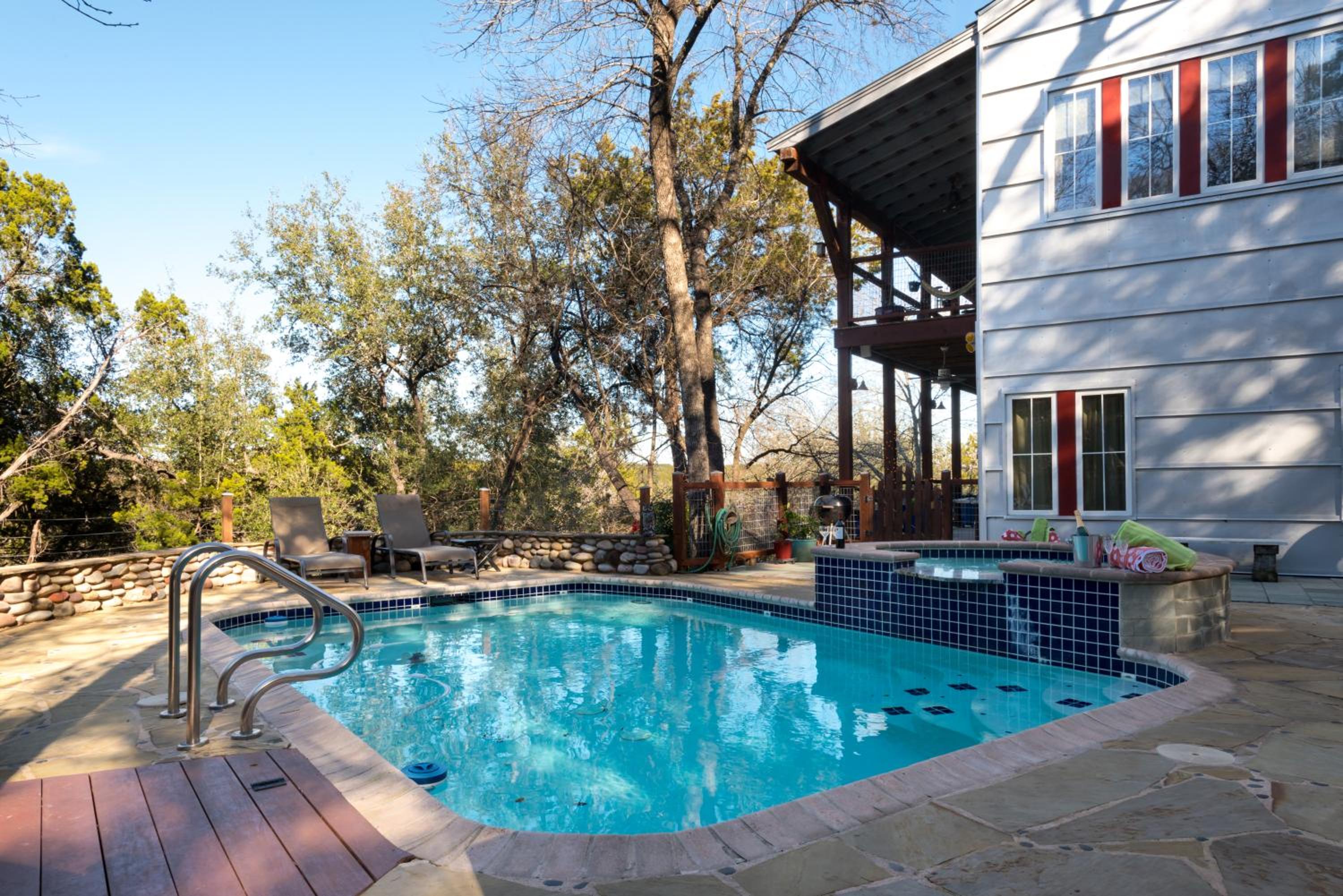 The Rivery Retreat, Choose from Luxury Guesthouse Cabin OR Poolside Suite in Lake Austin Hill Country