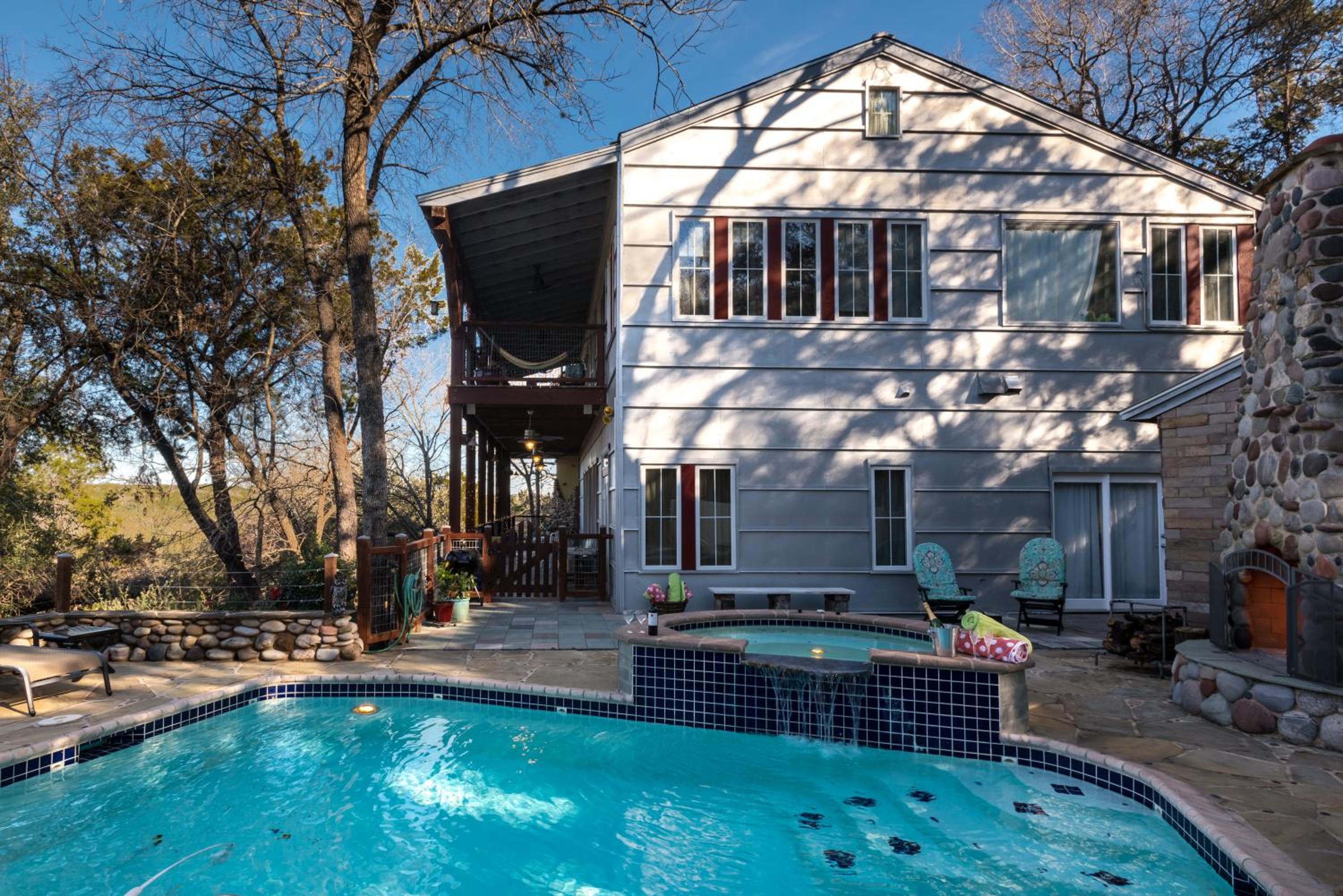 The Rivery Retreat, Choose from Luxury Guesthouse Cabin OR Poolside Suite in Lake Austin Hill Country - Image 2