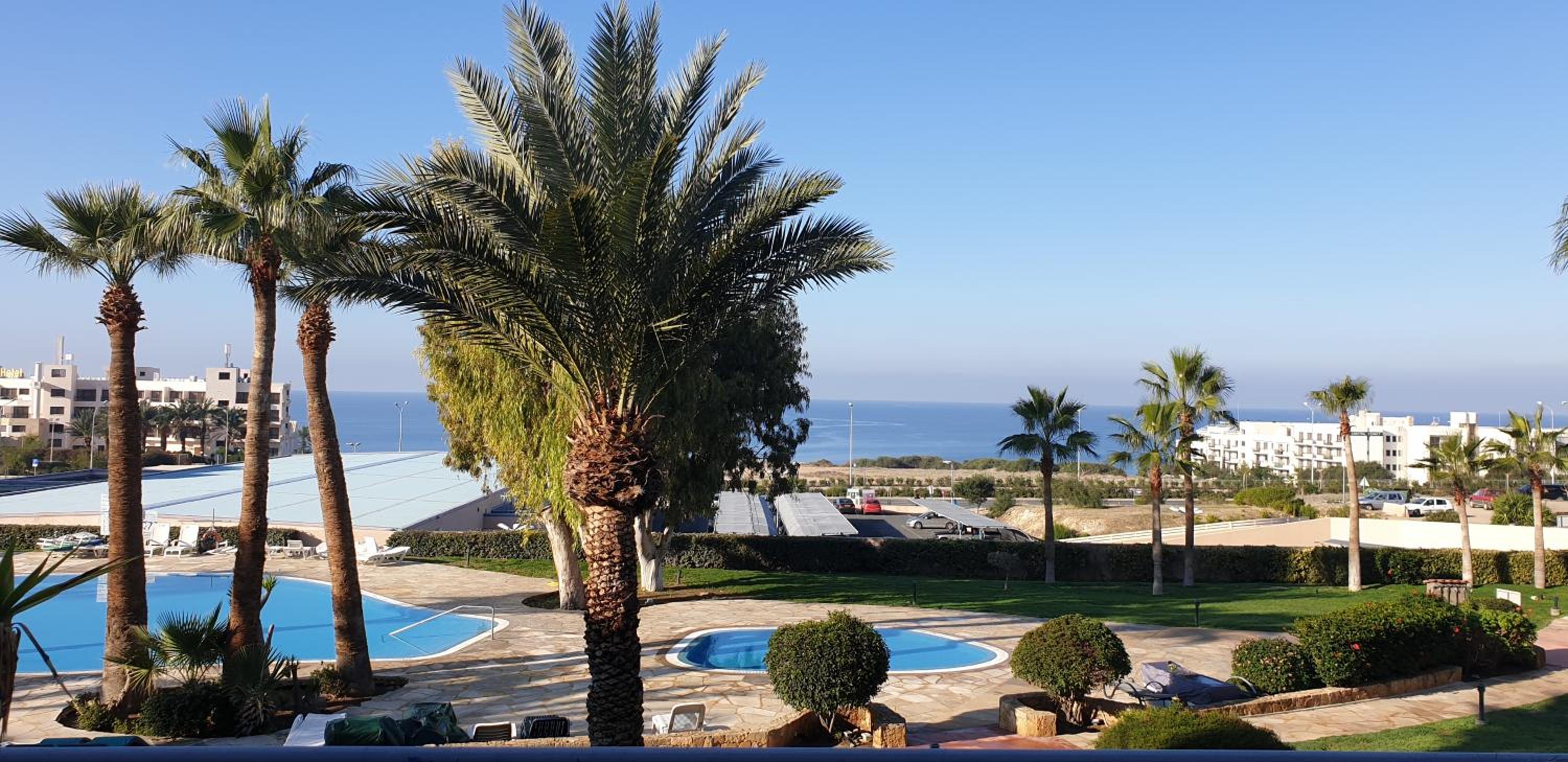 King's Palace - spacious 2 bed, 2 bath with sea and pool views