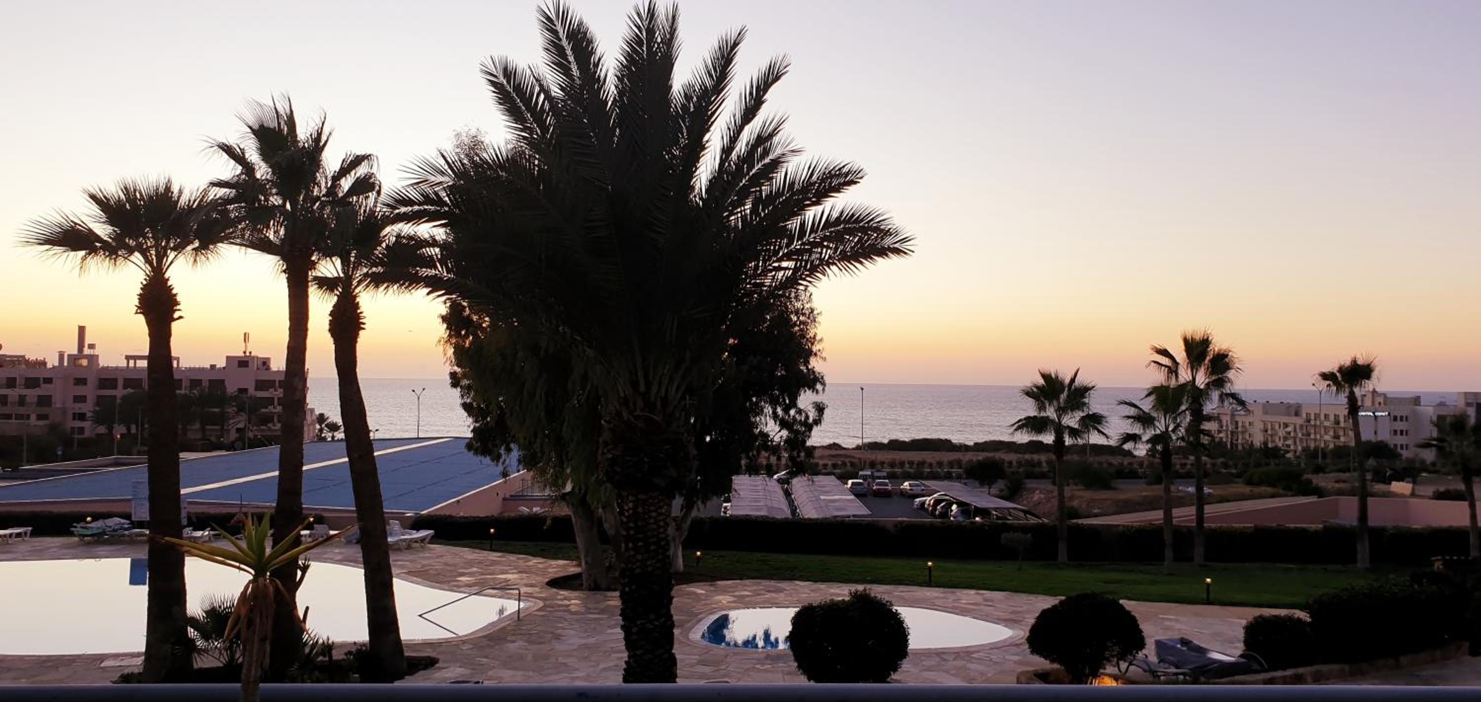 King's Palace - spacious 2 bed, 2 bath with sea and pool views
