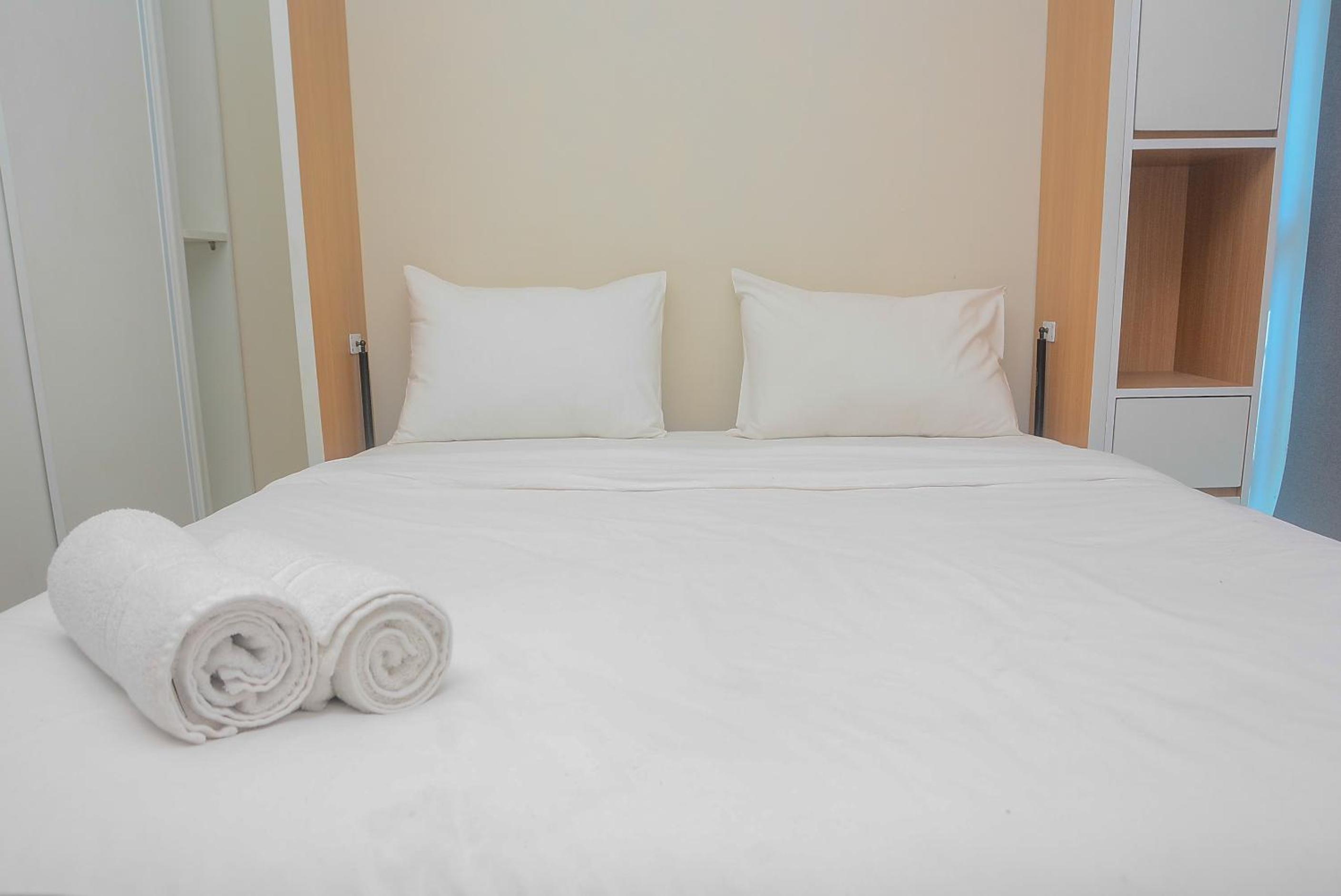 Best Studio Room with Wall Bed Tifolia Apartment By Travelio view 2