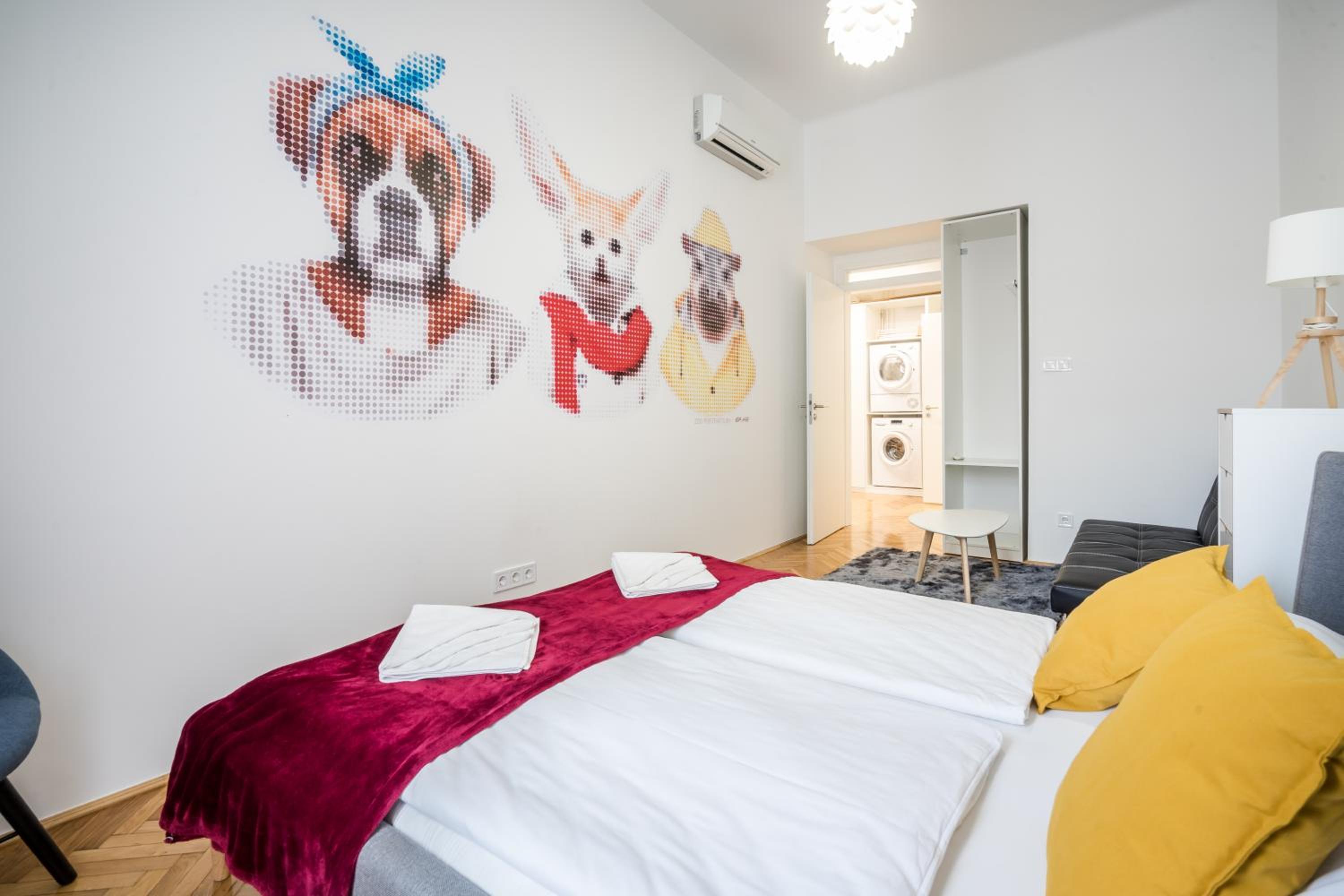 Stylish VAGABOND - 3BR, 2 Bathrooms, AC, Central Budapest view 3