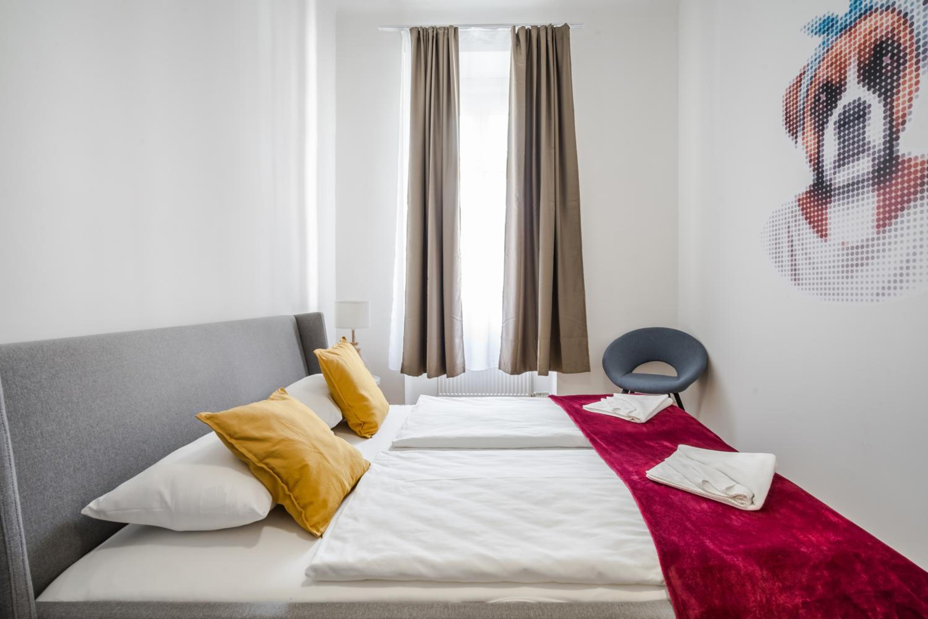 Stylish VAGABOND - 3BR, 2 Bathrooms, AC, Central Budapest view 4