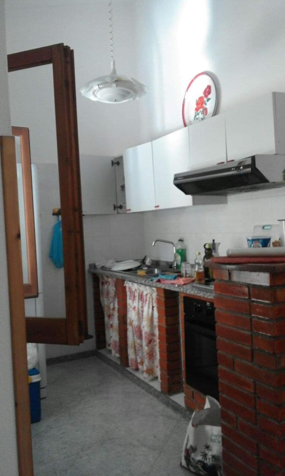 casa liori en Solanas — kitchen