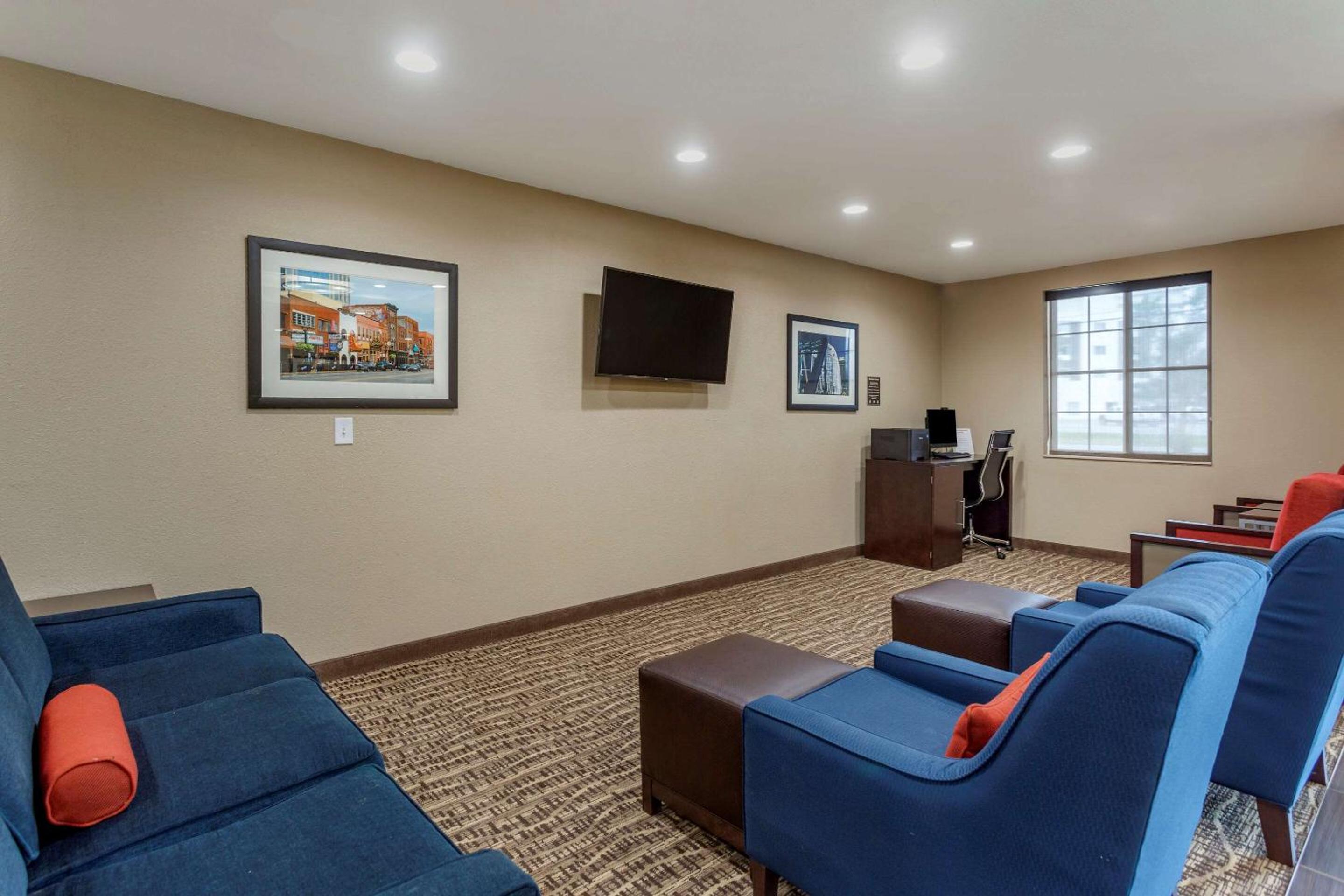 Comfort Suites Clarksville near Governors Square Mall