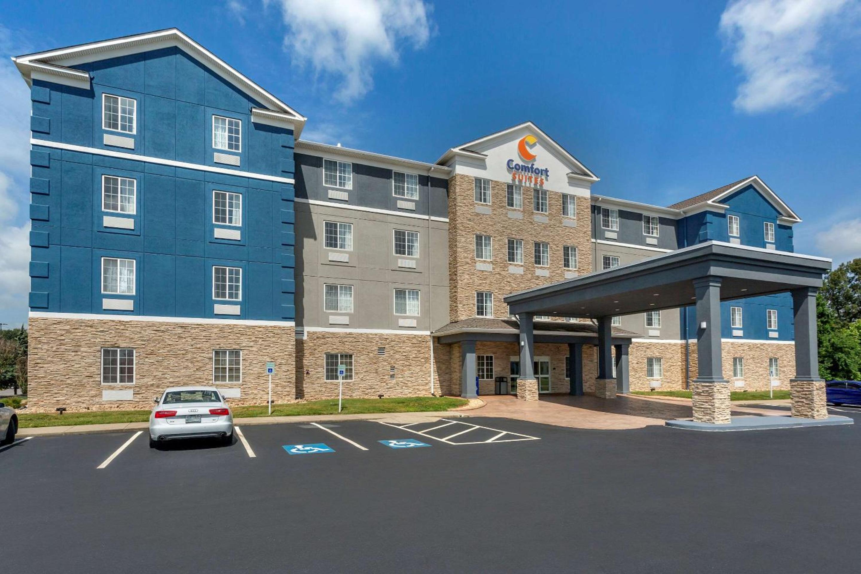 Comfort Suites Clarksville near Governors Square Mall