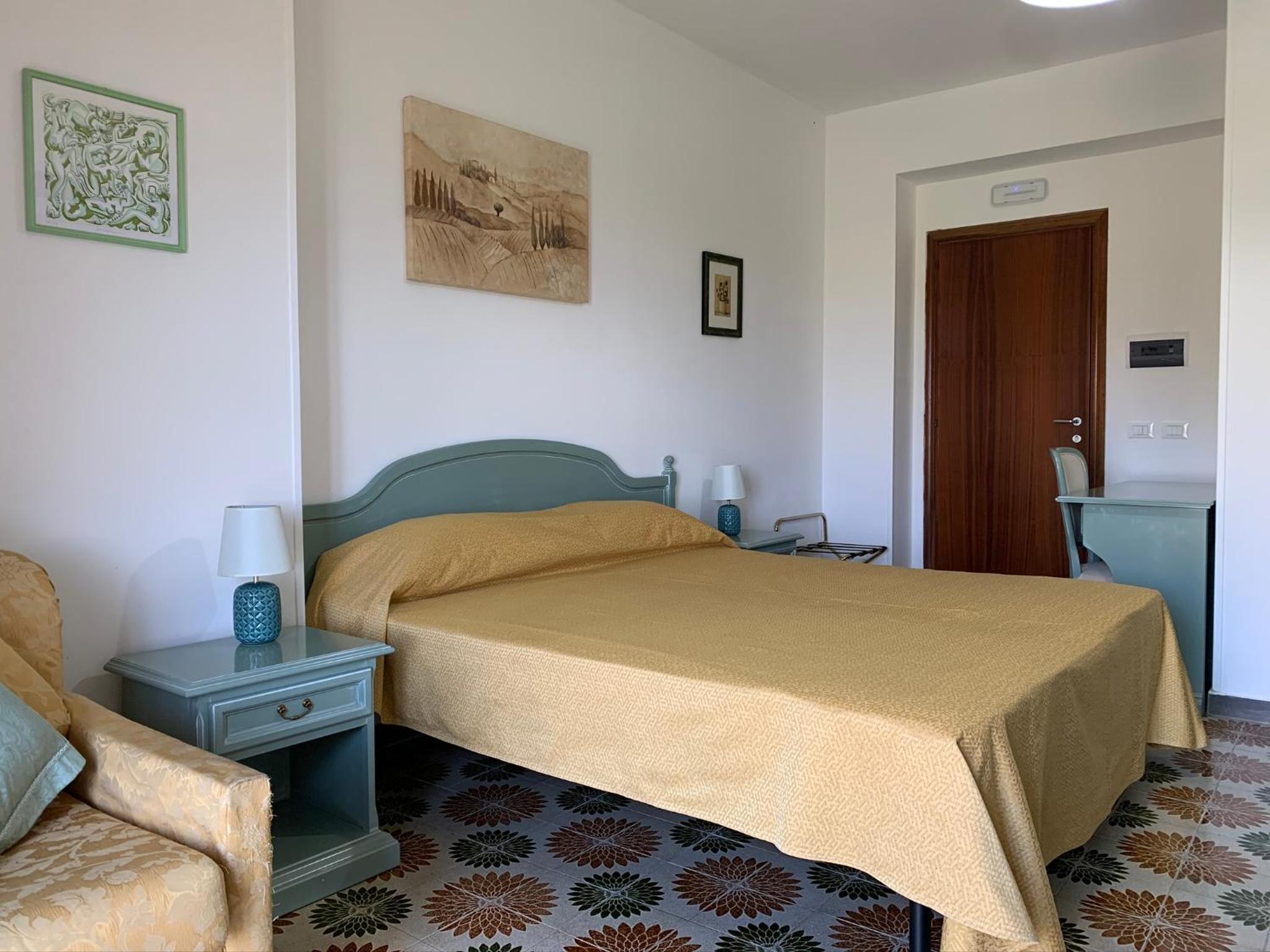 Luna e stelle en Sangineto — hotel room