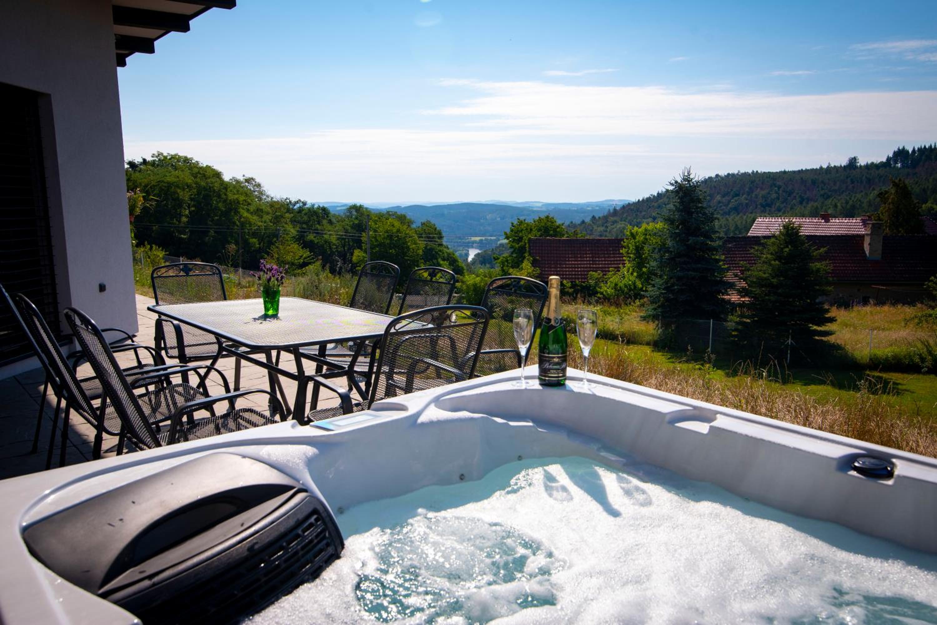 Wellness bungalov - vodní nádrž Slapy - 40km od Prahy