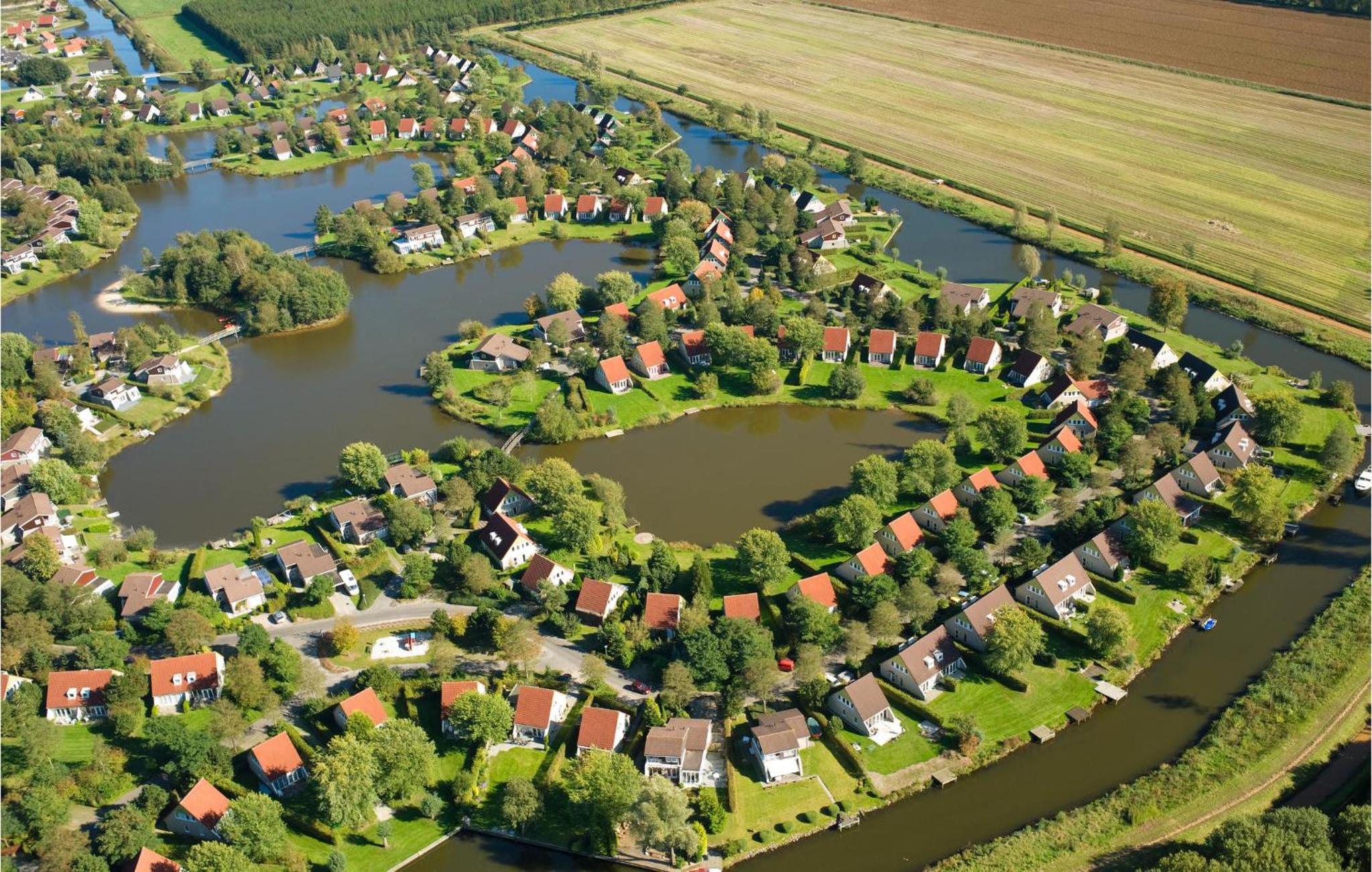 Cozy Home In Vlagtwedde With Lake View