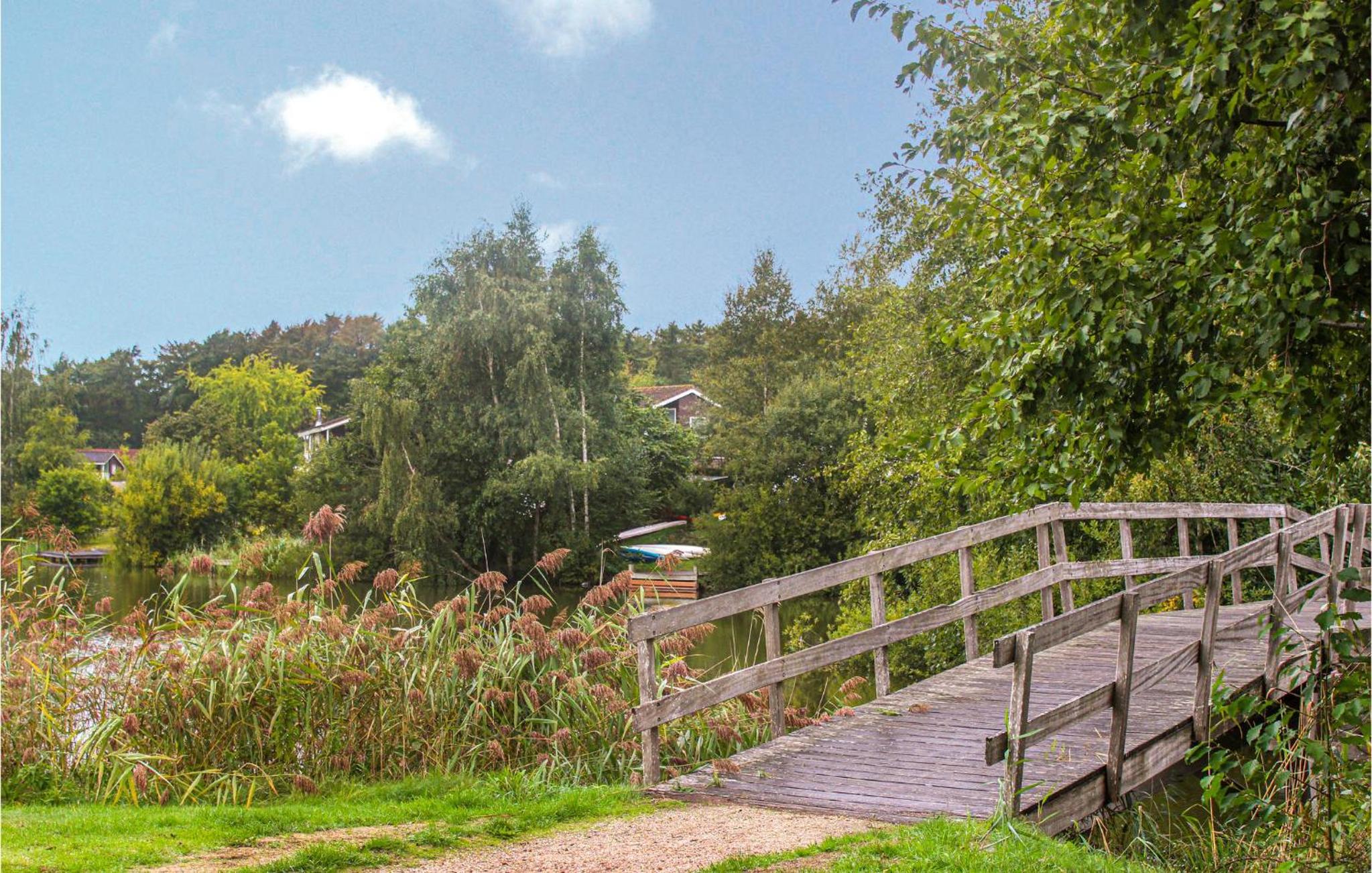 Cozy Home In Vlagtwedde With Lake View