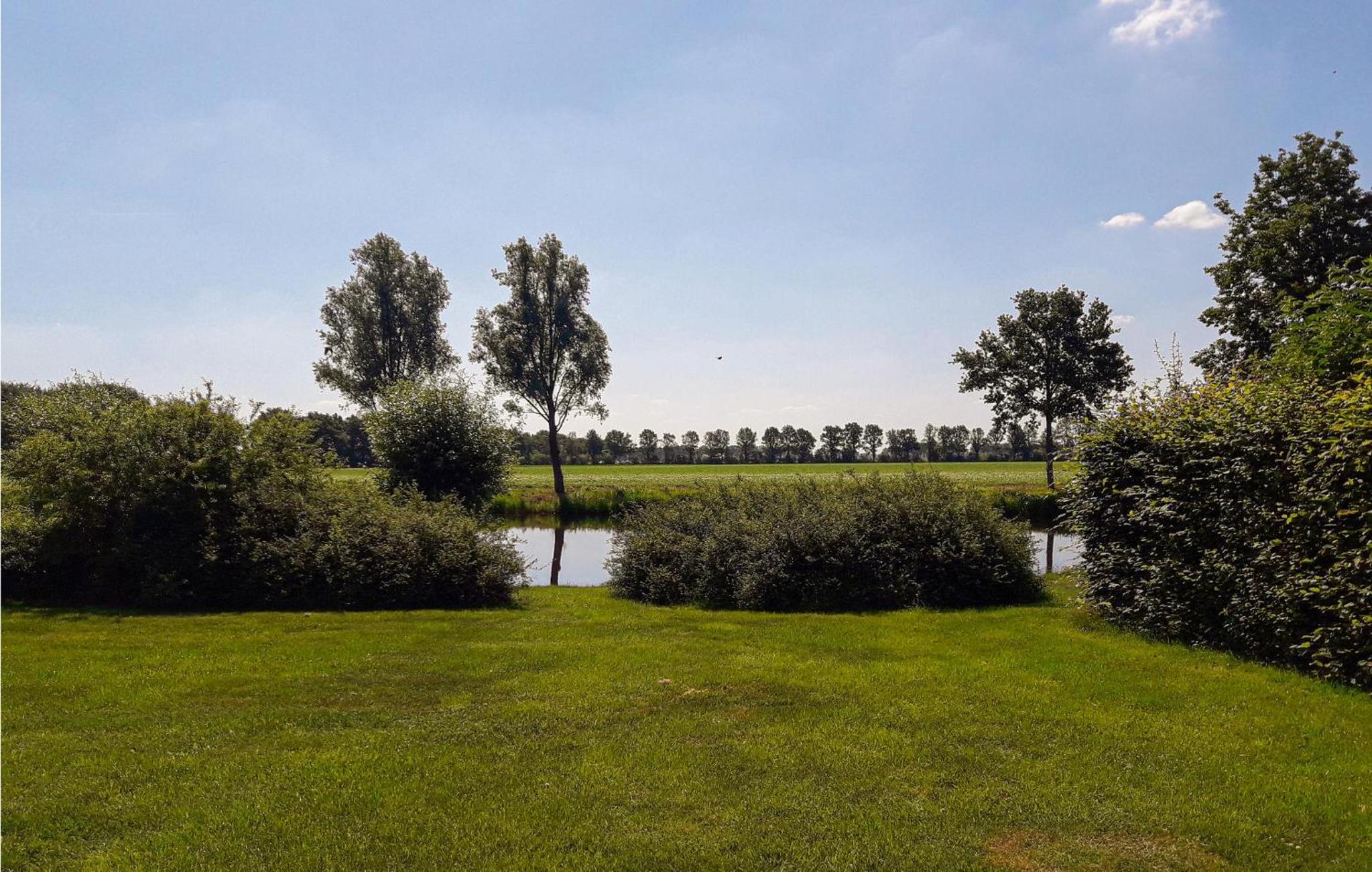 Cozy Home In Vlagtwedde With Lake View