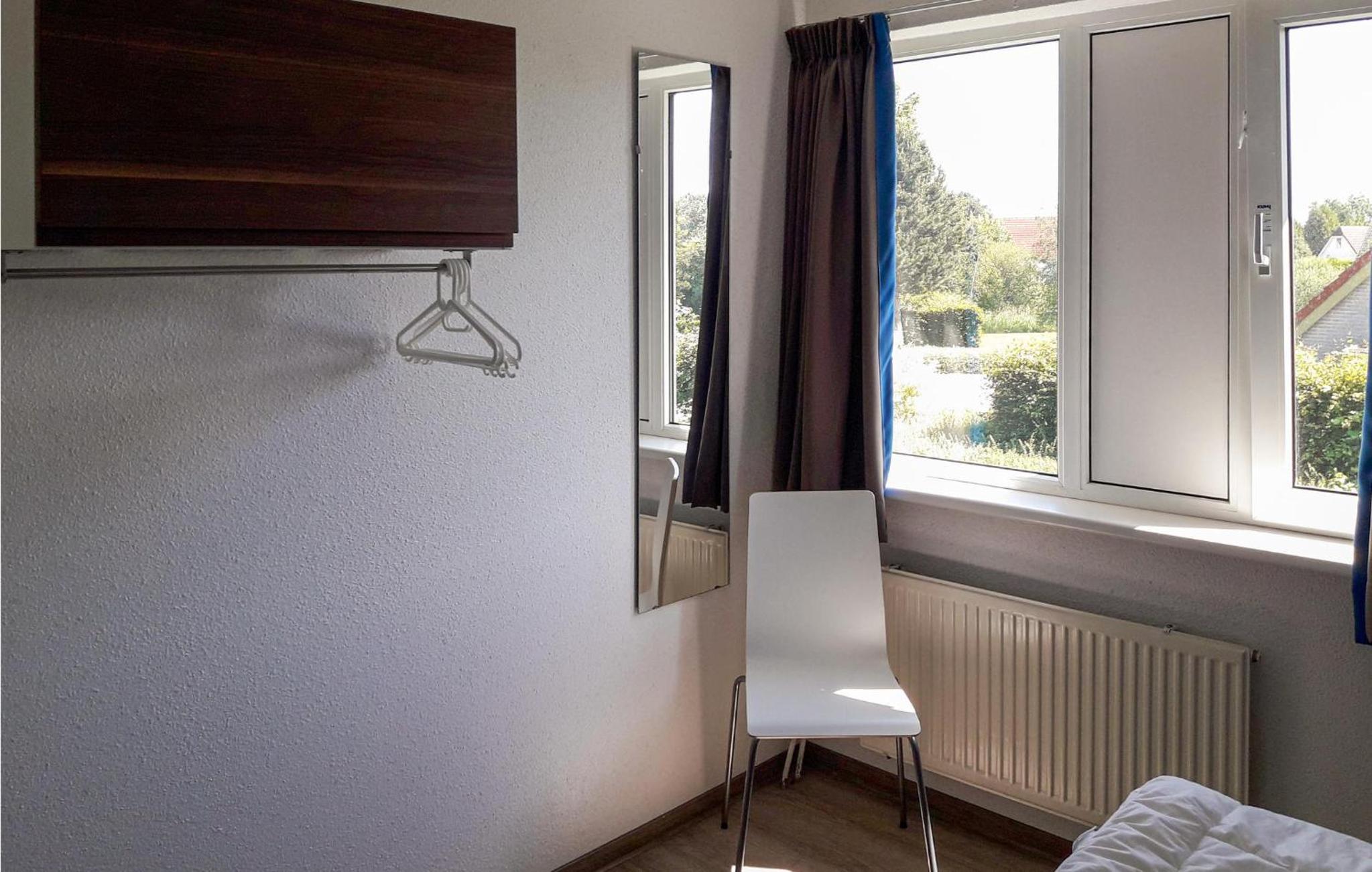 Cozy Home In Vlagtwedde With Lake View