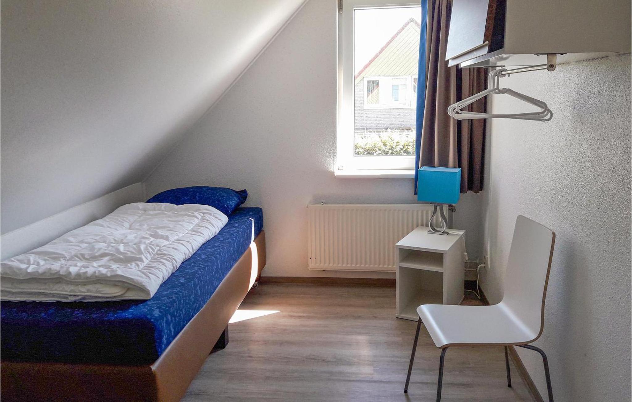 Cozy Home In Vlagtwedde With Lake View