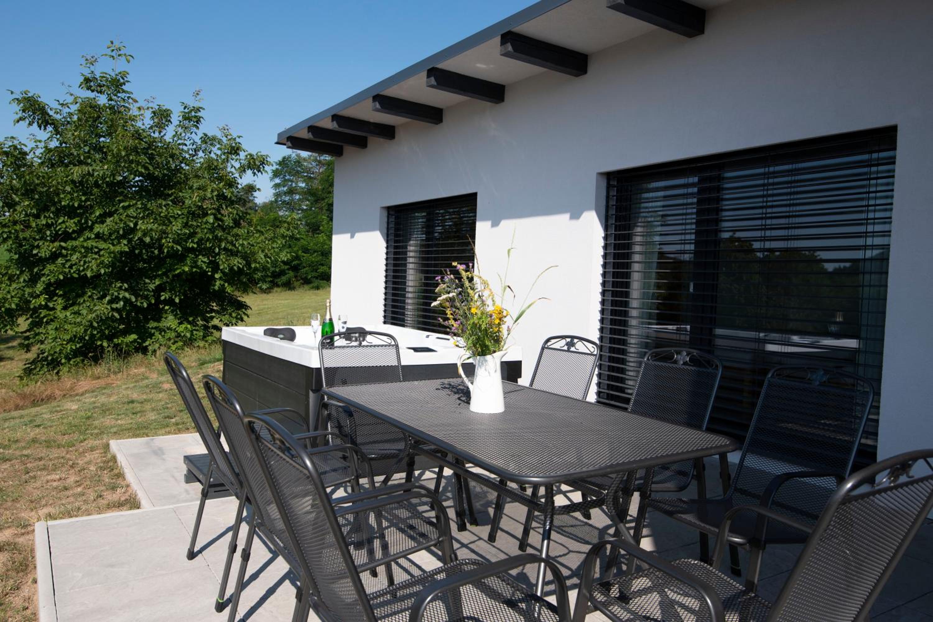 Wellness bungalov - vodní nádrž Slapy - 40km od Prahy