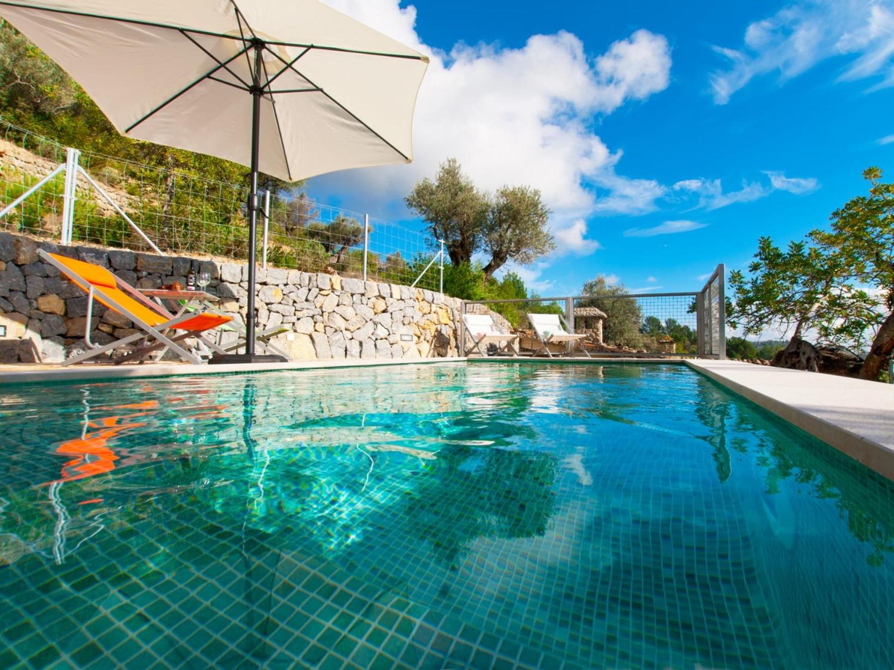 Hotel Villa Mancor Pool & Mountain Views - Image 1