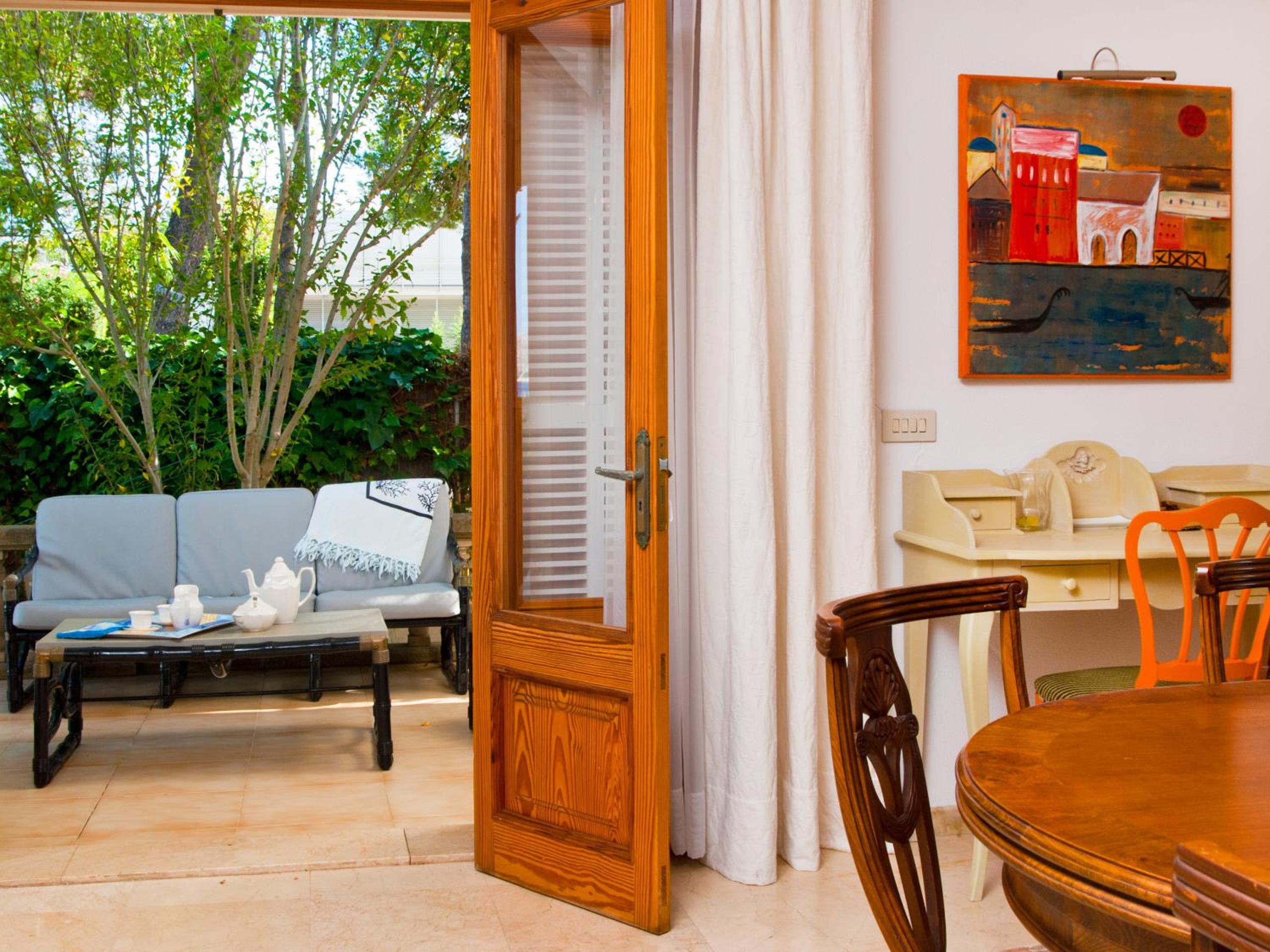 Villa Tita de Manresa, con jardines y vista mar view 3