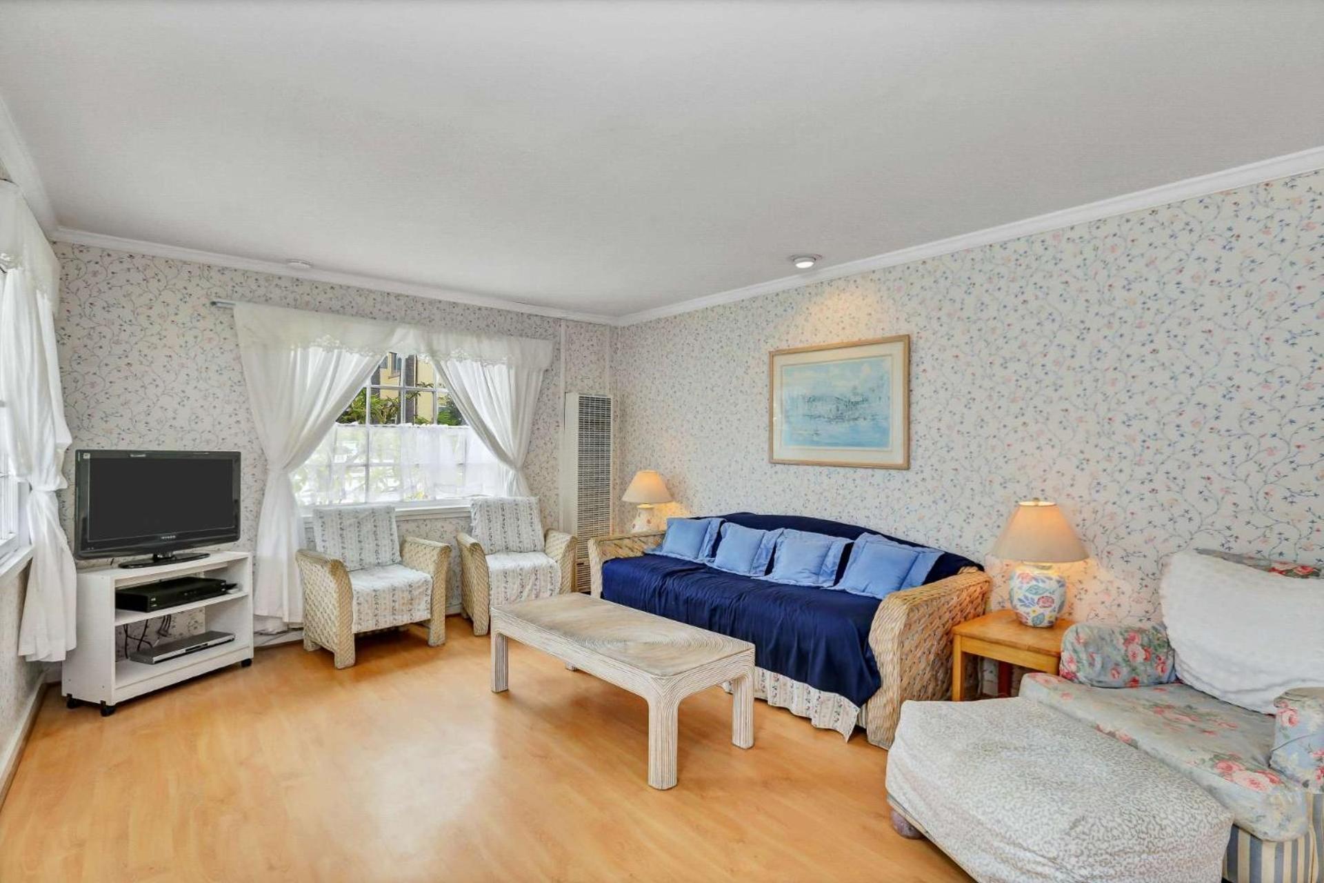 201 Amethyst Avenue view 4