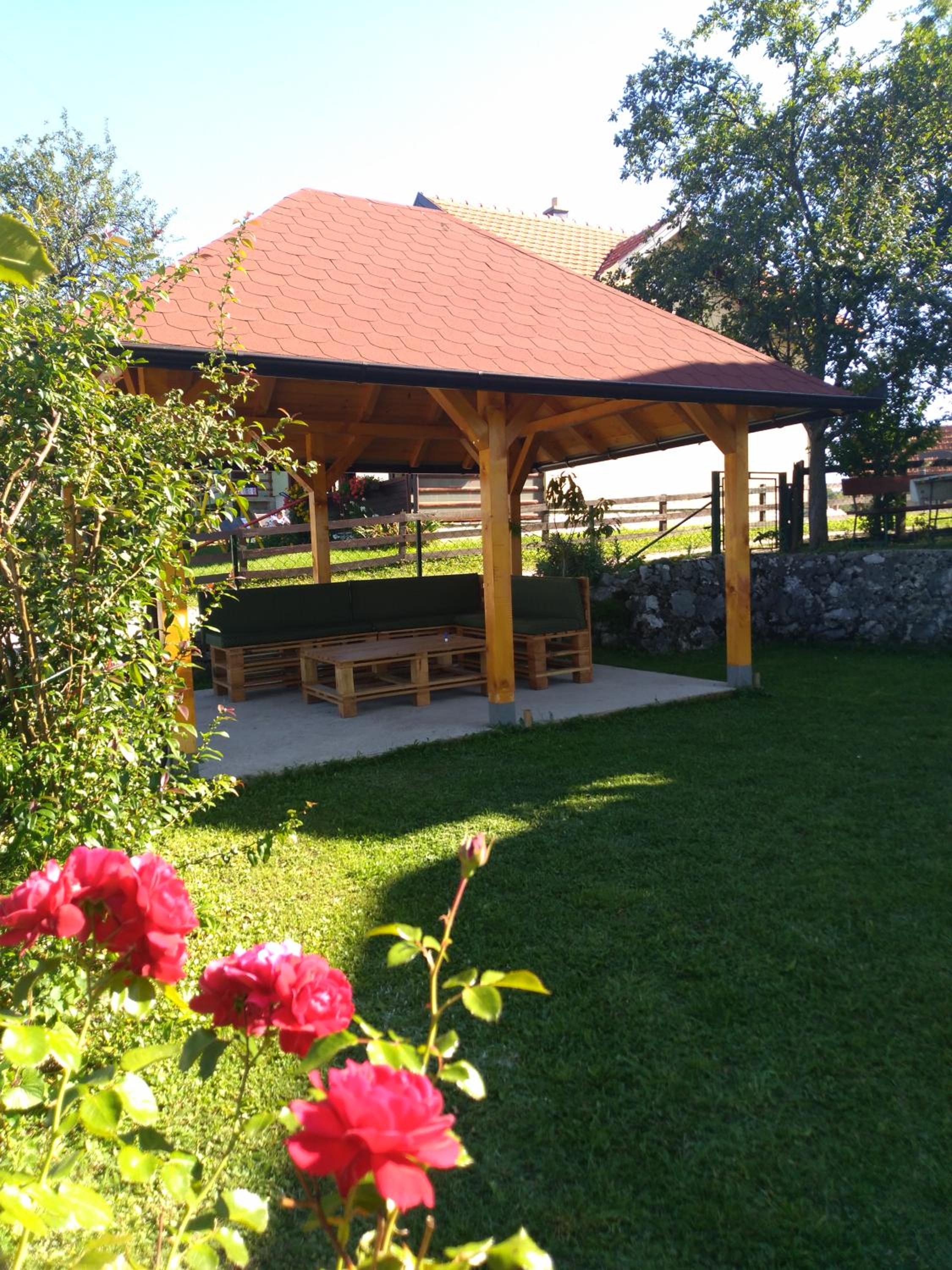Konak Pahulja TARA