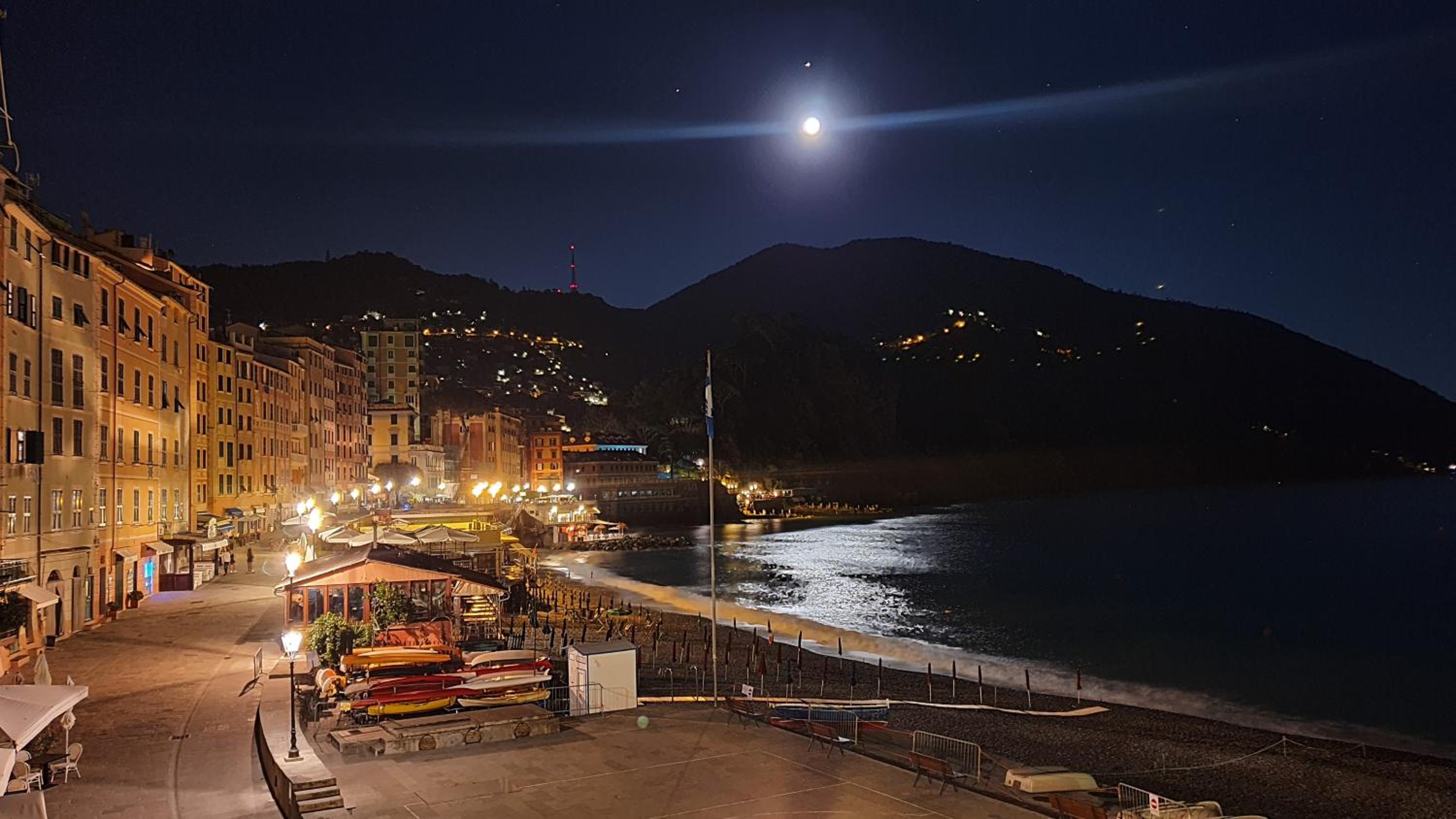 Best flat beachfront Camogli view 5