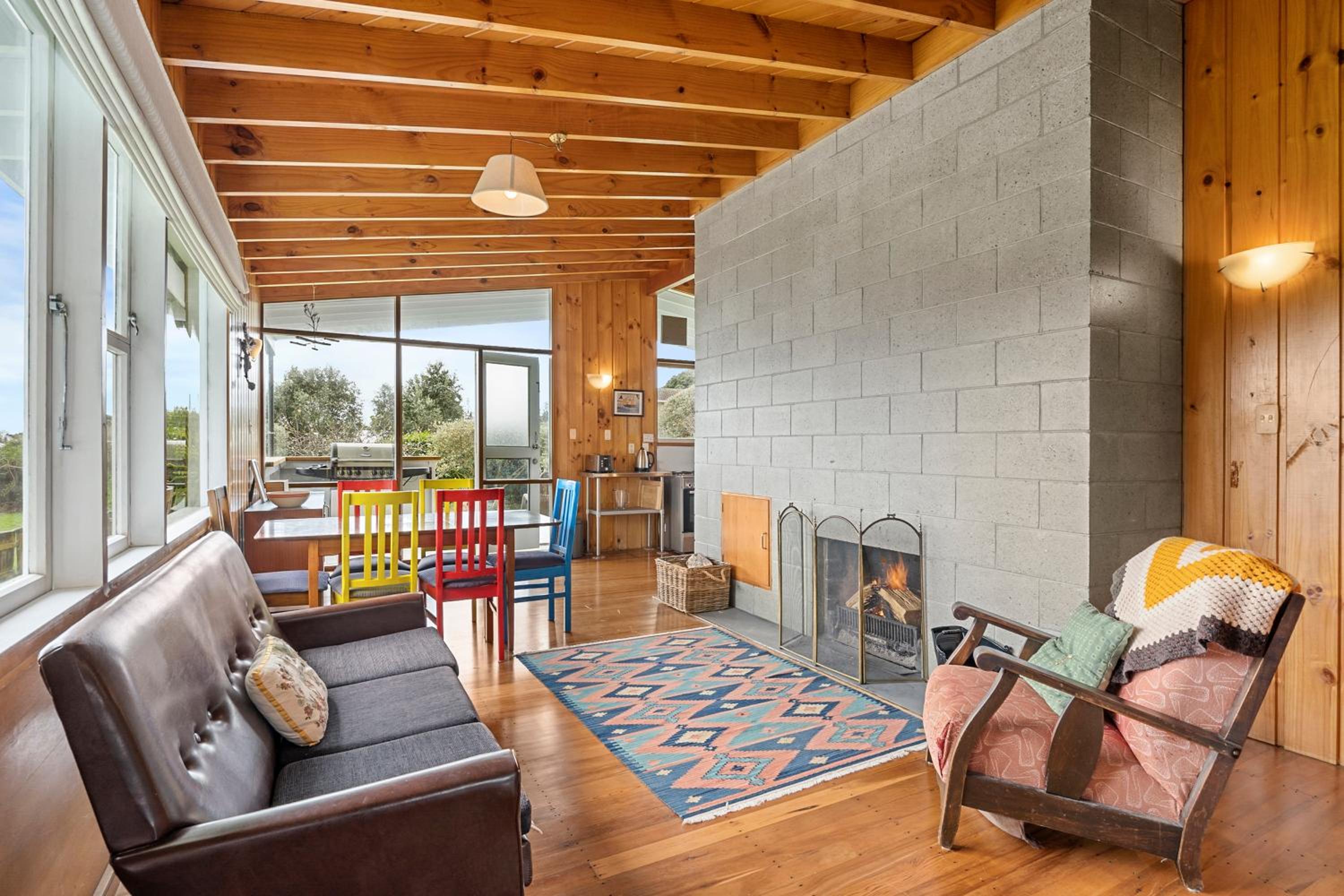Queenie - Waikanae Beach Holiday Home view 2