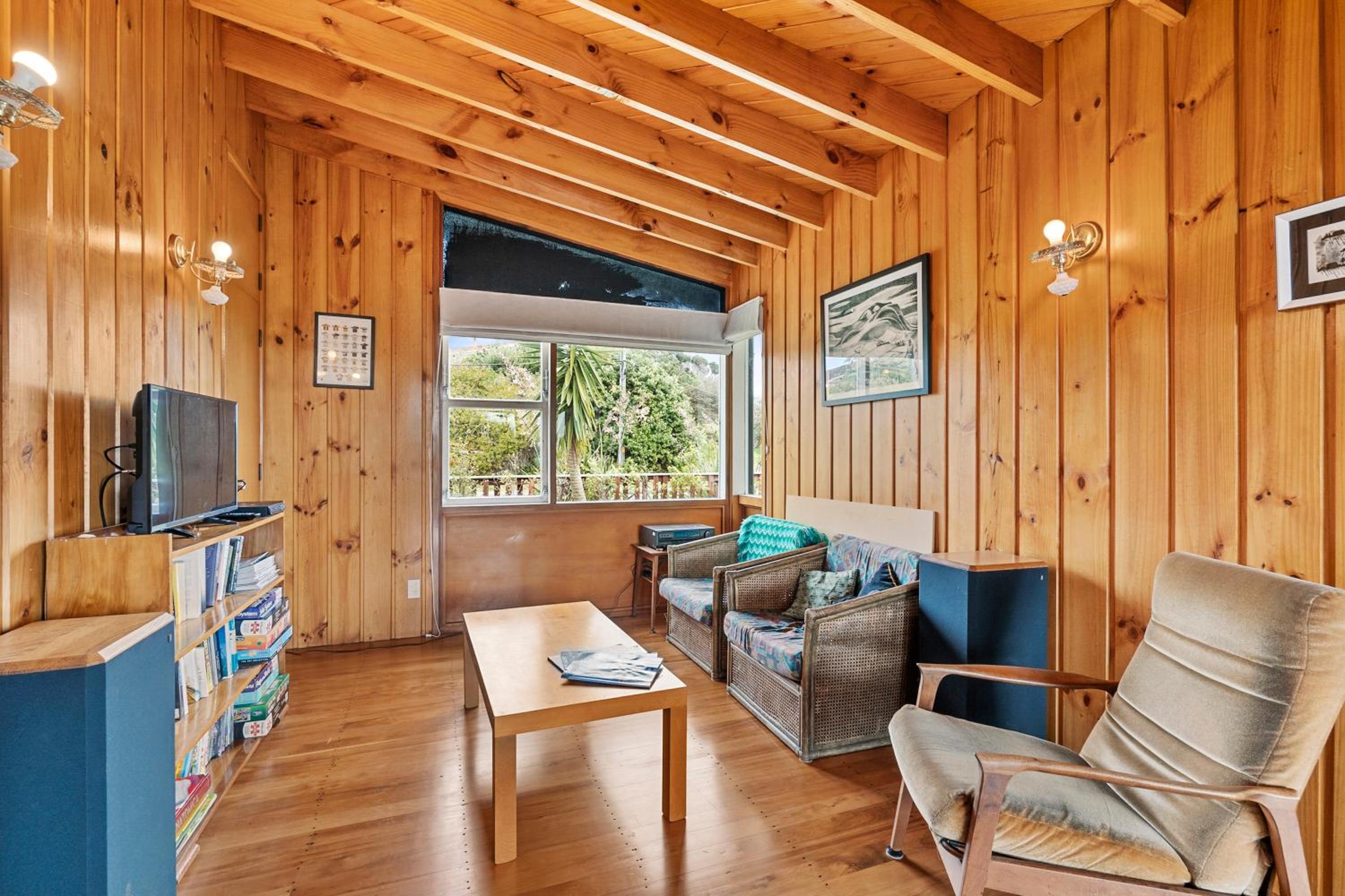 Queenie - Waikanae Beach Holiday Home view 4