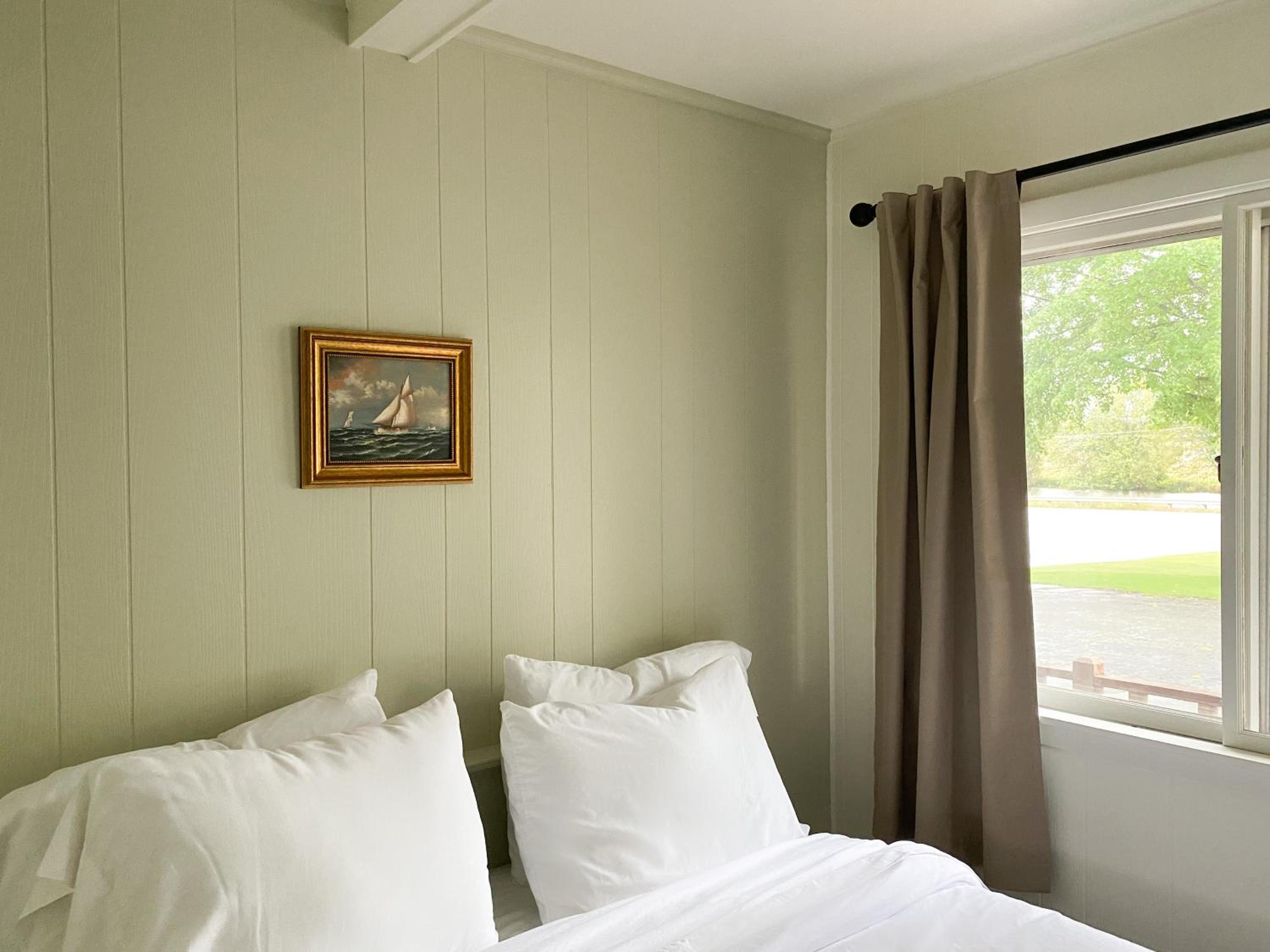 The River Hills Motel - Algoma, WI - Near Door County view 4
